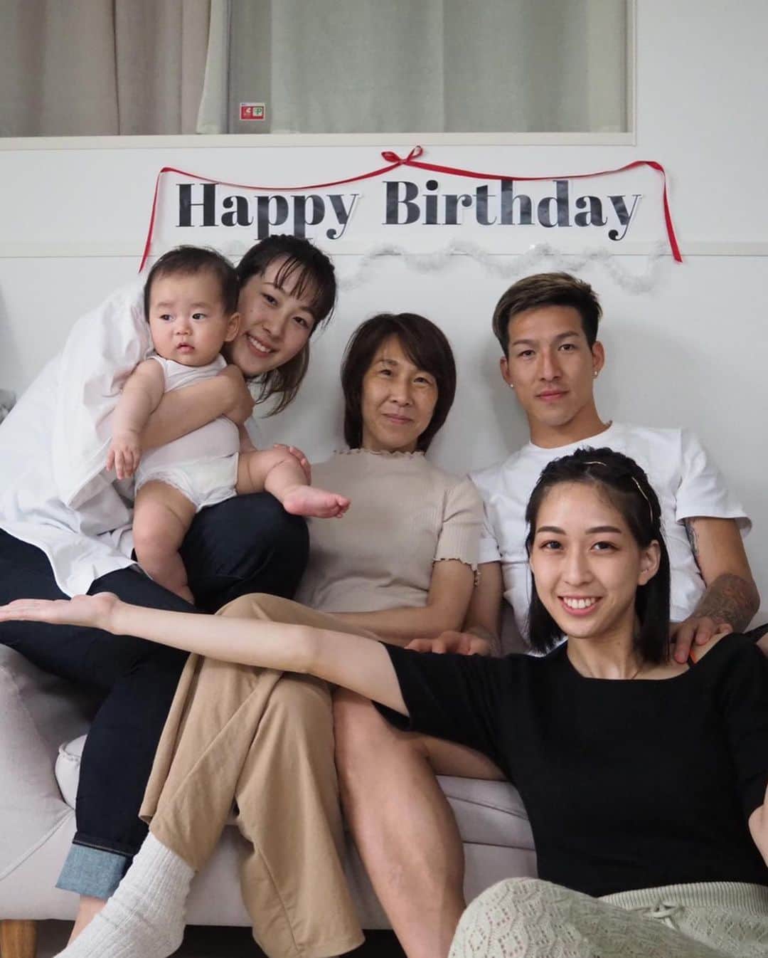 小林祐希さんのインスタグラム写真 - (小林祐希Instagram)「ママ、誕生日おめでとう🎉 いつも大きな愛でみんなを包んでくれてありがとう。 これからも元気でいてね！ #happybirthday  妹の手料理でお祝い。美味しかったよ(^^)ありがとう！」6月6日 22時41分 - 4yuki.kobayashi