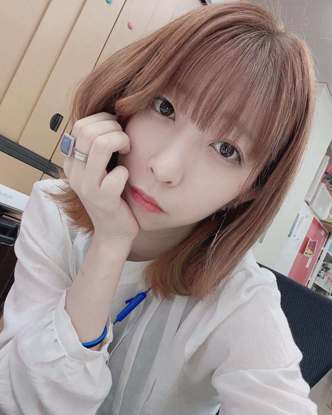 佐藤梨菜のインスタグラム：「明るい方が落ち着く、髪の毛。  #髪色 #いいね #コメントください #셀카 #셀카샷 #머리스타그램」