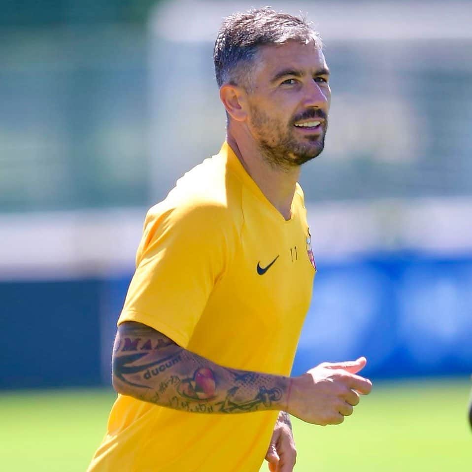 ASローマさんのインスタグラム写真 - (ASローマInstagram)「😄 A smile from @aleks11kolarov to brighten your day! ✨ #ASRoma」6月6日 22時38分 - officialasroma