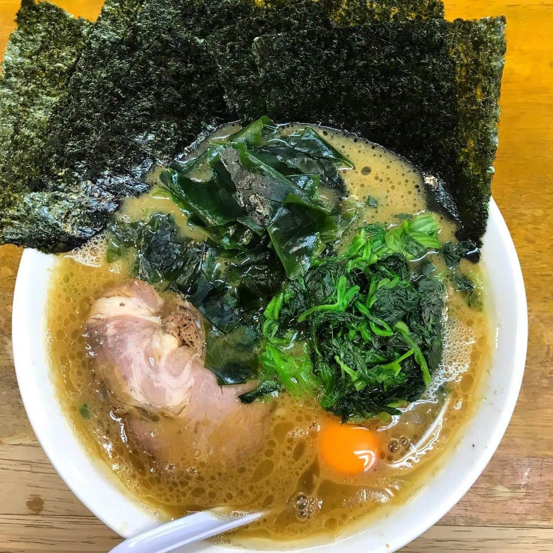 宇野薫のインスタグラム：「UNO DOJO後は、久しぶりにお店で 㐂輪のラーメン！！ (麺かため、のり、ワカメ、ほうれん草増し、生卵トッピングがウノスタイル)  @noguccii さん 今日もご馳走さまでした。  #㐂輪 #㐂輪ラーメン #ラーメン  #宇野薫」