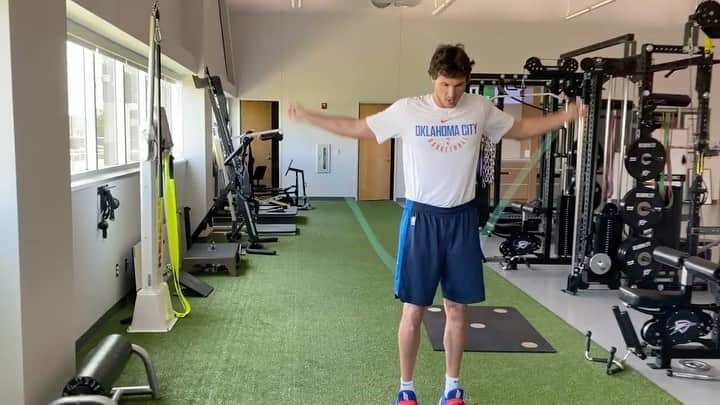 ダニーロ・ガリナリのインスタグラム：「💯 My favourite excercise, let’s jump the rope! #Training」