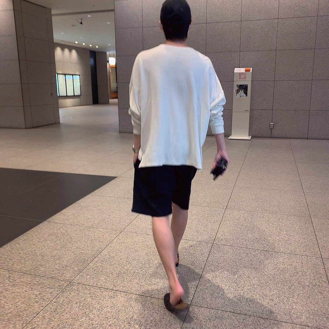 我妻佑磨のインスタグラム：「夏のショートパンツはあり？🙆‍♂️ #高校生ぶりに履いた」