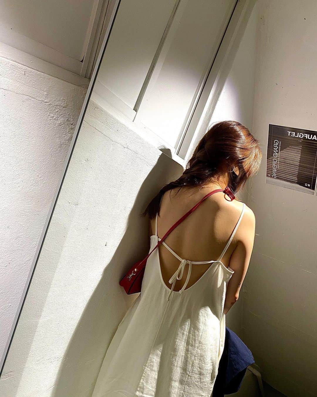 ソジン のインスタグラム：「이런 백트임. 사실 병원 알러지 검사때 내가 일등으로 입었다고. 우겨본다 힛🤍」