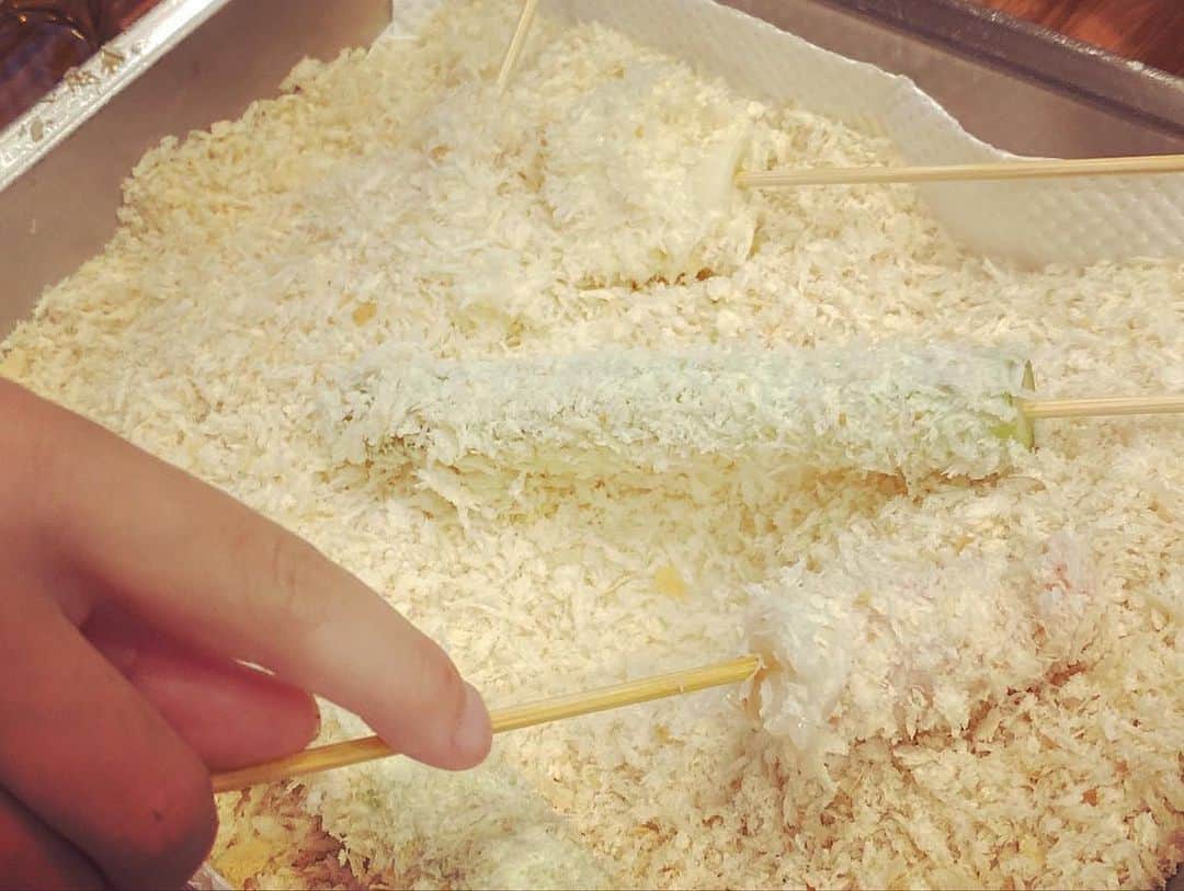 伊藤裕子さんのインスタグラム写真 - (伊藤裕子Instagram)「週末は、串揚げ。 北海道からお魚が沢山届いたので。 この時期やって、家族に大人気だった我が家の串揚げ。自分でパン粉をつけるのが楽しいよね！前回よりも上手くなってます！！楽しい〜〜😆美味しい〜😆 #串揚げ #北海道ししゃもオス最強 #生ホッケめちゃ美味です」6月6日 23時42分 - yukoito_official
