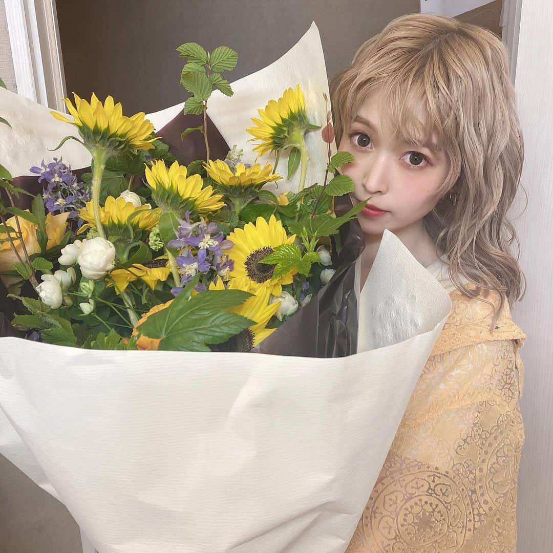 藤川千愛さんのインスタグラム写真 - (藤川千愛Instagram)「25歳になりました。無観客ライブだけど誕生日にライブ出来て幸せです。いつも応援してくれる、支えてくれるみなさん、ありがとうございます。夢を叶えるためにこれからも頑張る。次はみんなの近くで歌いたい。」6月6日 23時40分 - fujikawa_chiai