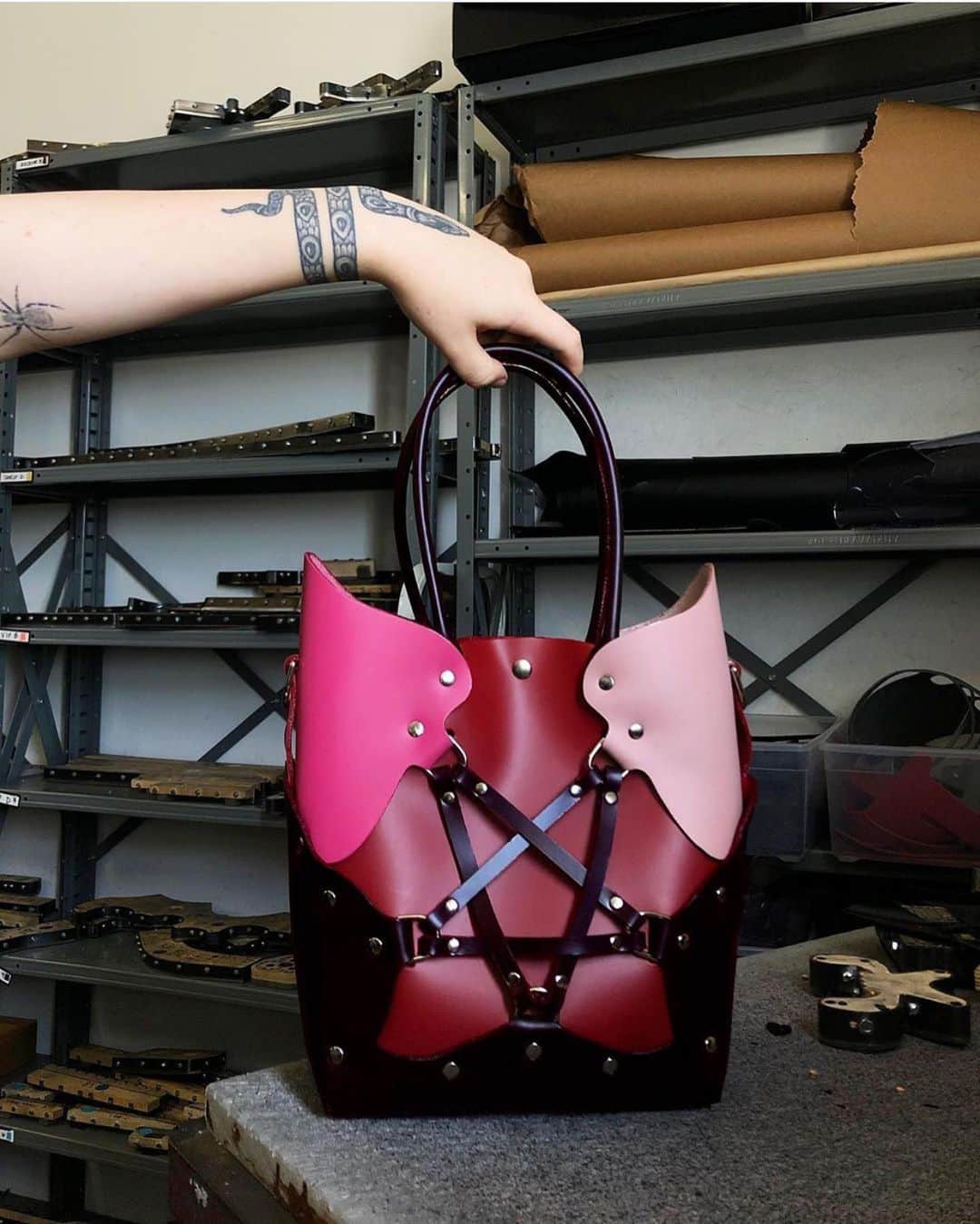 ZANA BAYNEさんのインスタグラム写真 - (ZANA BAYNEInstagram)「From the Zana Bayne Studio with Love - a patchwork Pentagram Handbag in pink, red, blush, and oxblood leather. What color combinations can you imagine? 🌹 🌹 🌹 For the month of June, we will be donating 25% of all webshop sales to Black AIDS Institute @blackaids」6月7日 0時19分 - zanabayne