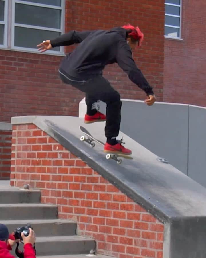 マニー・サンティアゴのインスタグラム：「Heelflip Nosegrind from “JUNE 1st” vídeo. Now Playing over at my IGTV.」