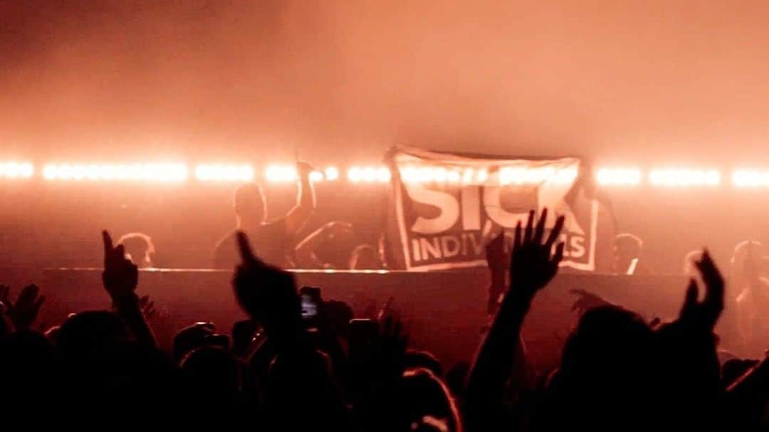 SICK INDIVIDUALSのインスタグラム：「Livestreams are great but can’t compete with the feeling of partying together in real life! 😁🔥 #missingthethrill #sickontour」