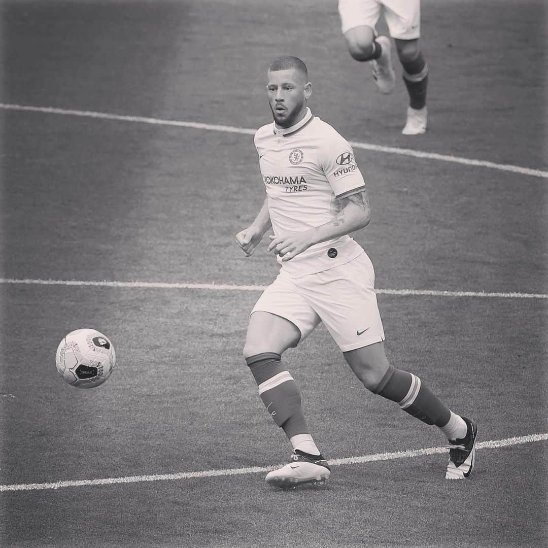 ロス・バークリーさんのインスタグラム写真 - (ロス・バークリーInstagram)「Looking forward to the restart. ⚽️👌🏻」6月7日 1時21分 - rossbarkley