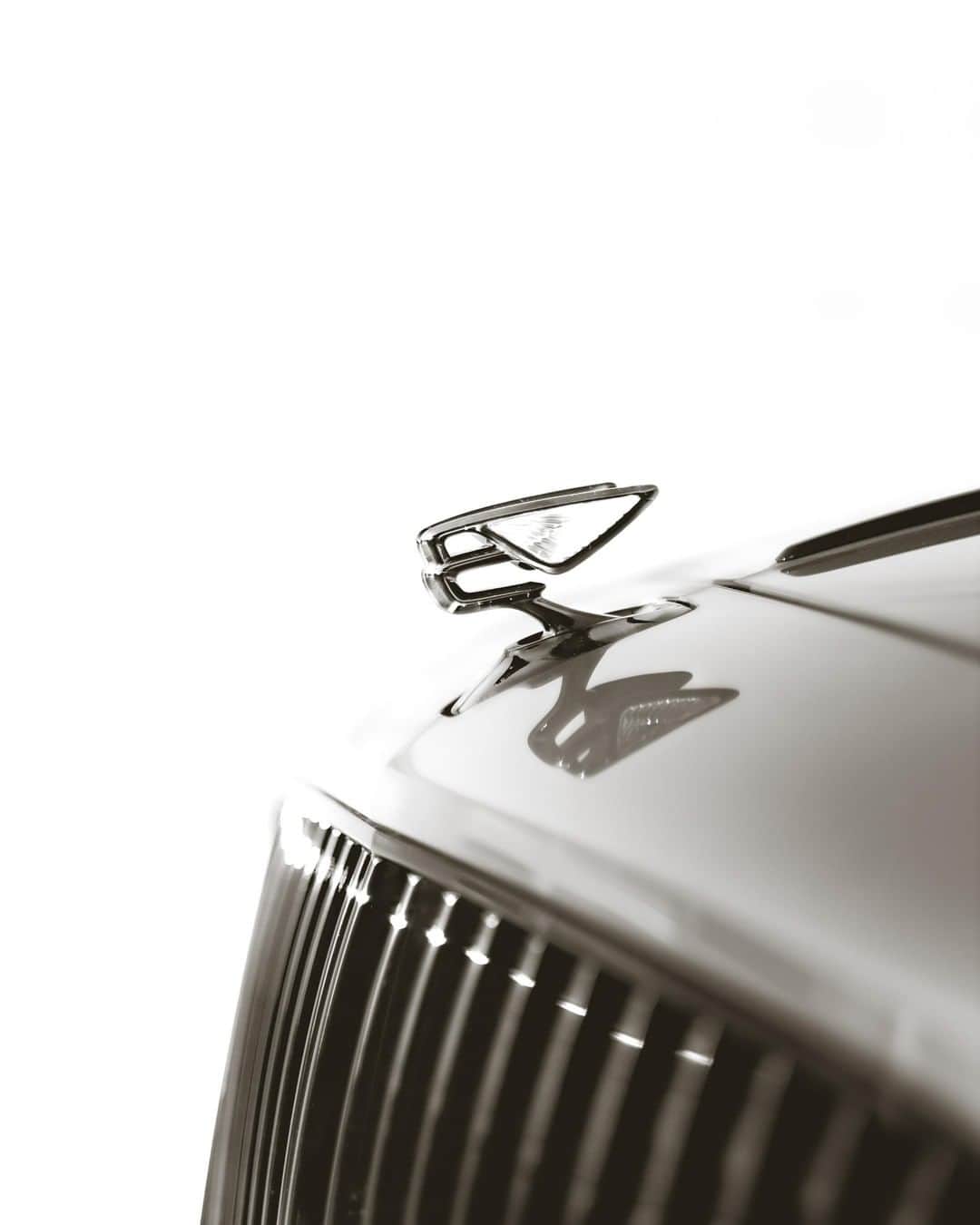 ベントレーさんのインスタグラム写真 - (ベントレーInstagram)「First impressions make all the difference. The #Bentley #FlyingSpur. #WorldOfBentley _ Flying Spur WLTP drive cycle: combined fuel consumption: 19.1 mpg (14.8 l/100 km), combined CO₂: 337 g/km. Photo by @mrvlstyle」6月7日 1時30分 - bentleymotors