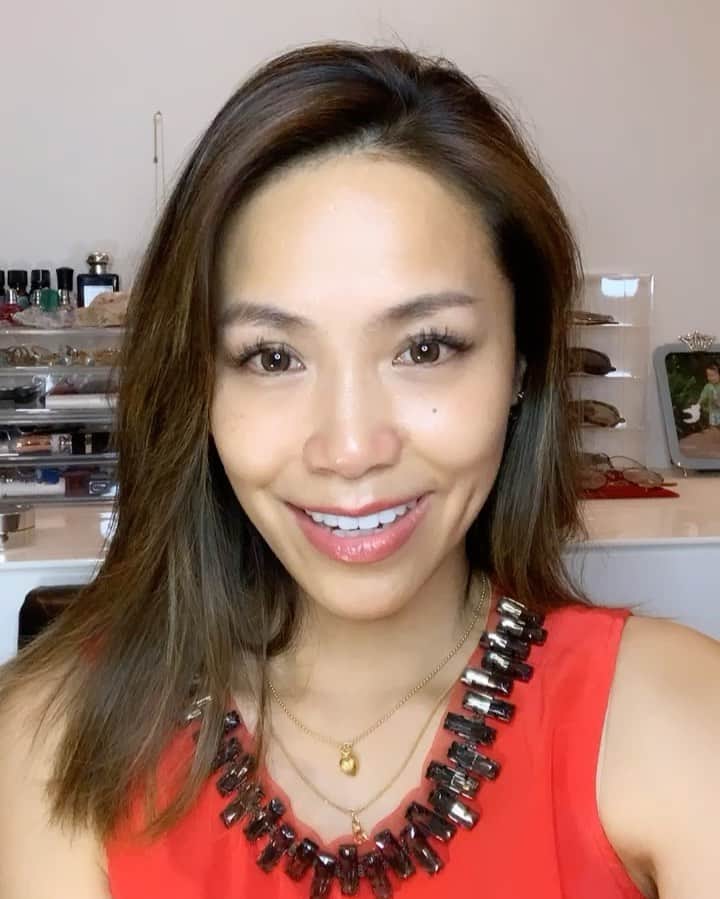 坂倉アコのインスタグラム：「今日のインスタライブご参加ありがとうございました💕大好きなカリスマ・メイクアップ・アーティストTAKAKOさんとのライブ楽しかった〜☺️IGTVに載せましたので、まだの方はぜひ！﻿ ﻿ TAKAKOさんプロデュースのファビュラスヴェールシリーズ、私も愛用していますが、すっごく良いの✨ ﻿ 目の下のくすみ、たるみがなくなって、本当にプルプルになる！そしてセラム・ジェリーも本当に凄い！顔が上がるんです。肌質が変わる🤩﻿ ﻿ 今は日本が元気になるまで、コロナセールしているそうなので、ぜひチェックしてみて下さい💞  @beauty_creator_takako ﻿ @takako_fabulousveil  https://takakotakako.com/ ﻿ ﻿ #ファビュラスライフ﻿ #ファビュラスヴェール﻿ #AKO﻿ #ビューティークリエイターTAKAKO﻿ #インスタライブ﻿ #スペシャル企画﻿ #満月の夜﻿ #コロナに負けない﻿ #いい女﻿ #ビューティートーク﻿ #引き寄せ﻿ #パワーチャージ﻿ #パワーアップ #ストロベリームーン」