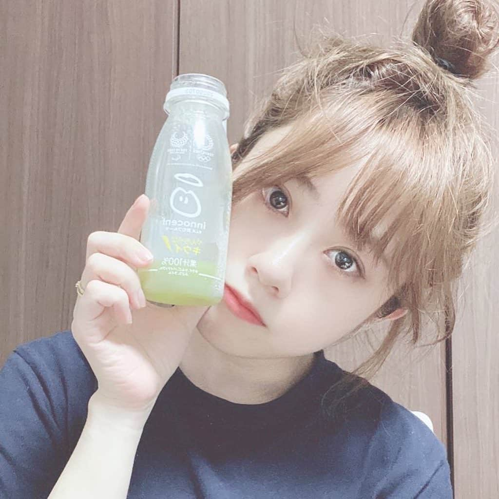 安住麻里さんのインスタグラム写真 - (安住麻里Instagram)「ボサボサですが家ではおだんごするようになりました！ アニメ観るときはメガネです  #自撮り　#メガネ　#おだんごヘア #家　#ゆるい生活  #眼鏡」6月7日 1時44分 - azumari12