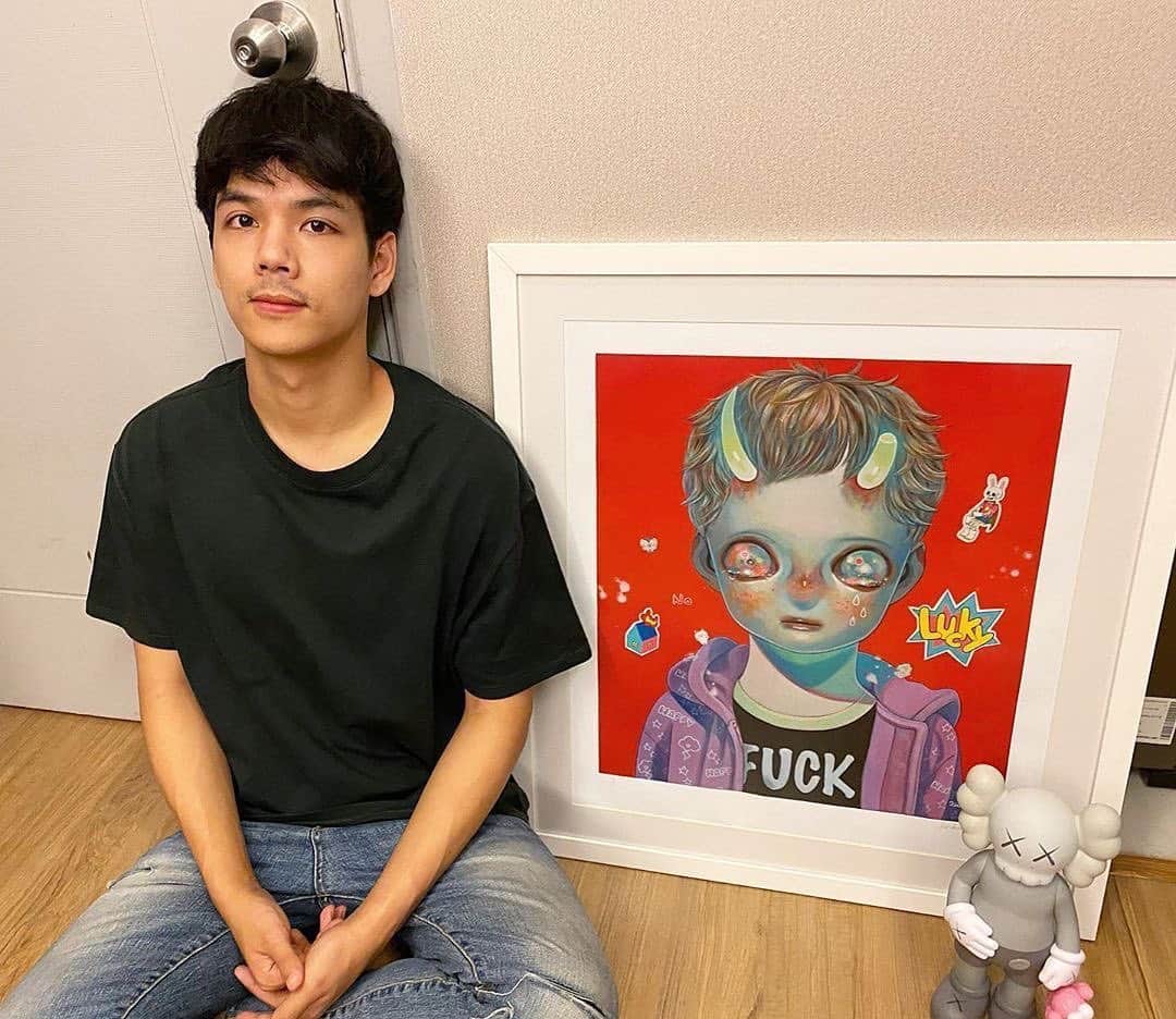 下田ひかりさんのインスタグラム写真 - (下田ひかりInstagram)「Thai singer & actor @nickynachat with my new @eyesonwalls print 😍🥰 Thank you for posting this Nicky!! 🙏There’s still a few prints left too!! Link in bio!  #hikarishimoda #eyesonwalls #art #anime」6月7日 2時40分 - hikarishimoda