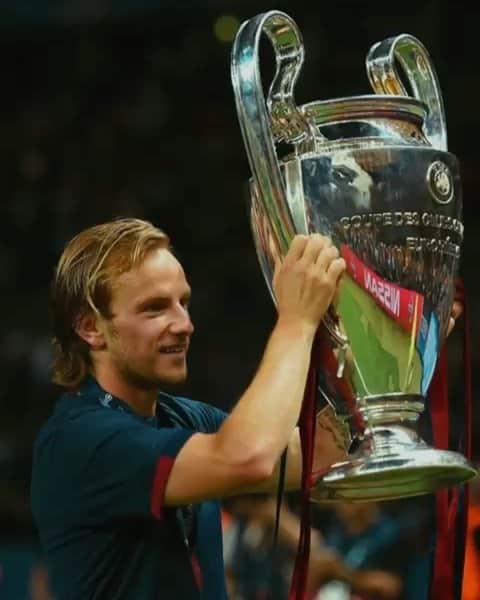 イヴァン・ラキティッチのインスタグラム：「What an emotional and historic moment! Already 5 years! Hungry for more! 💪🏼」