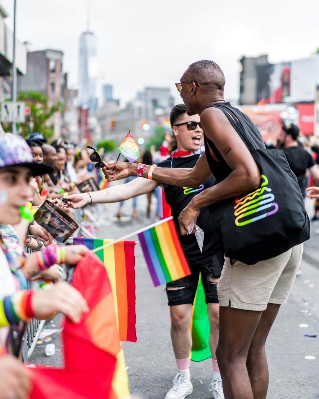 SHAKE SHACKさんのインスタグラム写真 - (SHAKE SHACKInstagram)「Pride has always been a part of who we are, with Shack teams around the world marching proudly alongside our LGBTQIA+ team members and guests. Pride may feel different this year, but our support is unwavering. We stand in solidarity with both the LGBTQIA+ community and Black Lives Matter in their shared efforts to champion equality. Happy #Pride! 🏳️‍🌈」6月7日 3時42分 - shakeshack