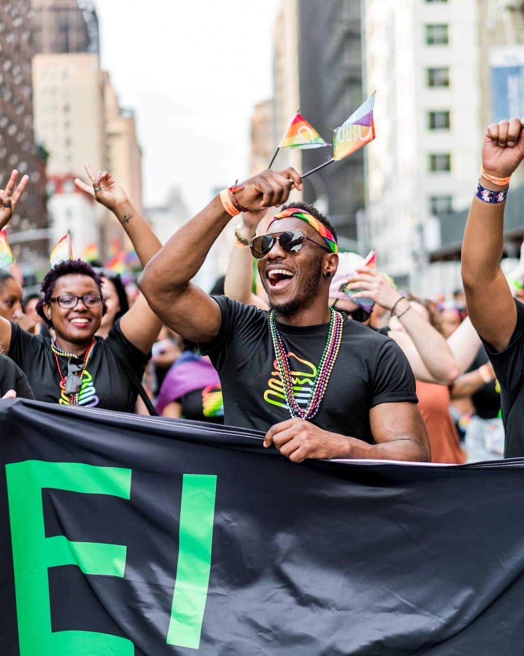 SHAKE SHACKさんのインスタグラム写真 - (SHAKE SHACKInstagram)「Pride has always been a part of who we are, with Shack teams around the world marching proudly alongside our LGBTQIA+ team members and guests. Pride may feel different this year, but our support is unwavering. We stand in solidarity with both the LGBTQIA+ community and Black Lives Matter in their shared efforts to champion equality. Happy #Pride! 🏳️‍🌈」6月7日 3時42分 - shakeshack