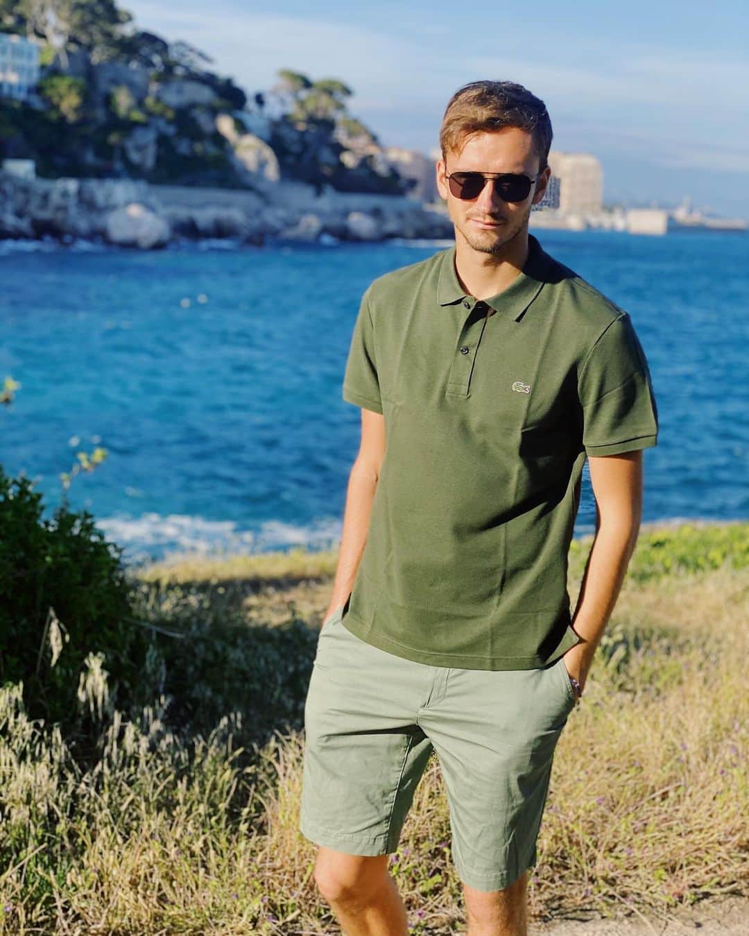 ダニール・メドベージェフのインスタグラム：「Summer mode on ✌🏼」