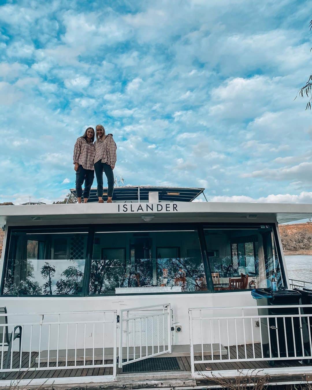 マディソン・ウィルソンのインスタグラム：「It’s amazing the memories you can create in one amazing day🥰 #seesouthaustralia @riverfun_houseboats」