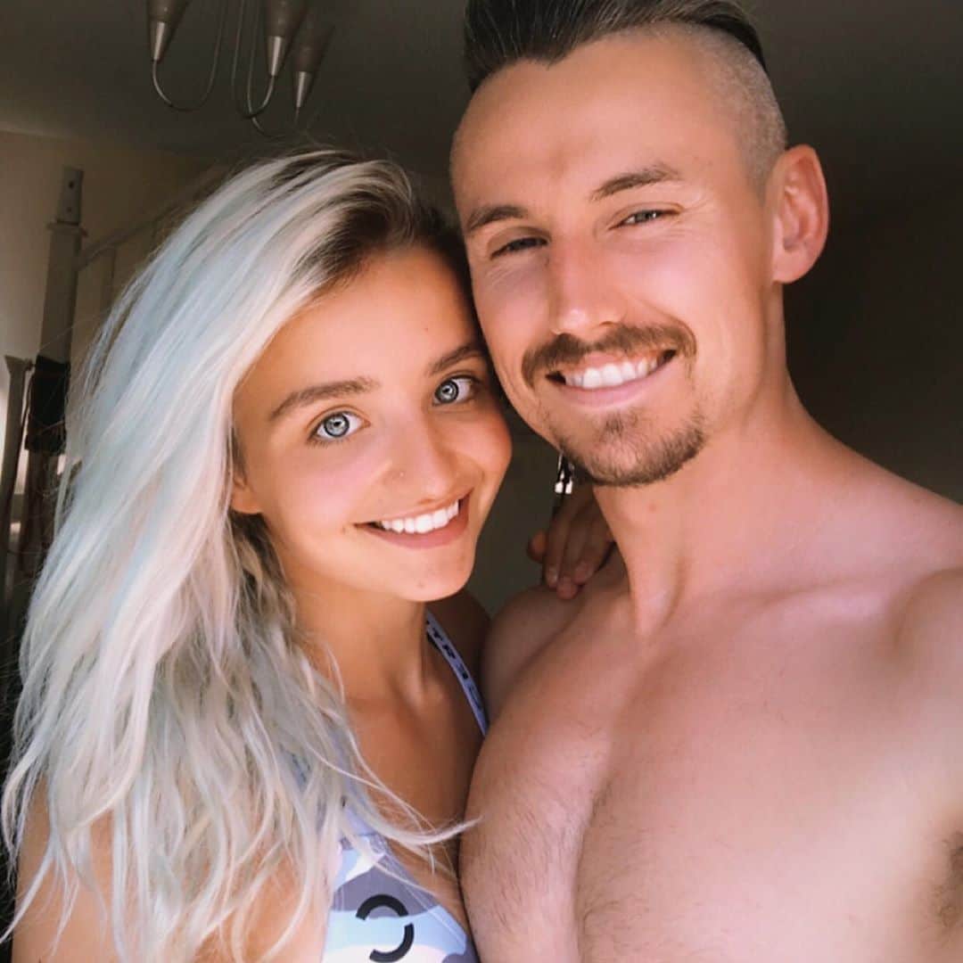 ザイヤ・ブルックサイドのインスタグラム：「My love 💕  Thank you for always standing by my side, always being my shoulder to cry on and always making me laugh, even when I don’t want to. 🙈  The last 2 years have been the most challenging years of my life, but I truly believe you were sent to me, to guide me and help me grow. I am so incredibly grateful to have you by my side. 🙏🏻 Happy Anniversary Bubbah, I love you to the moon and back 💙」