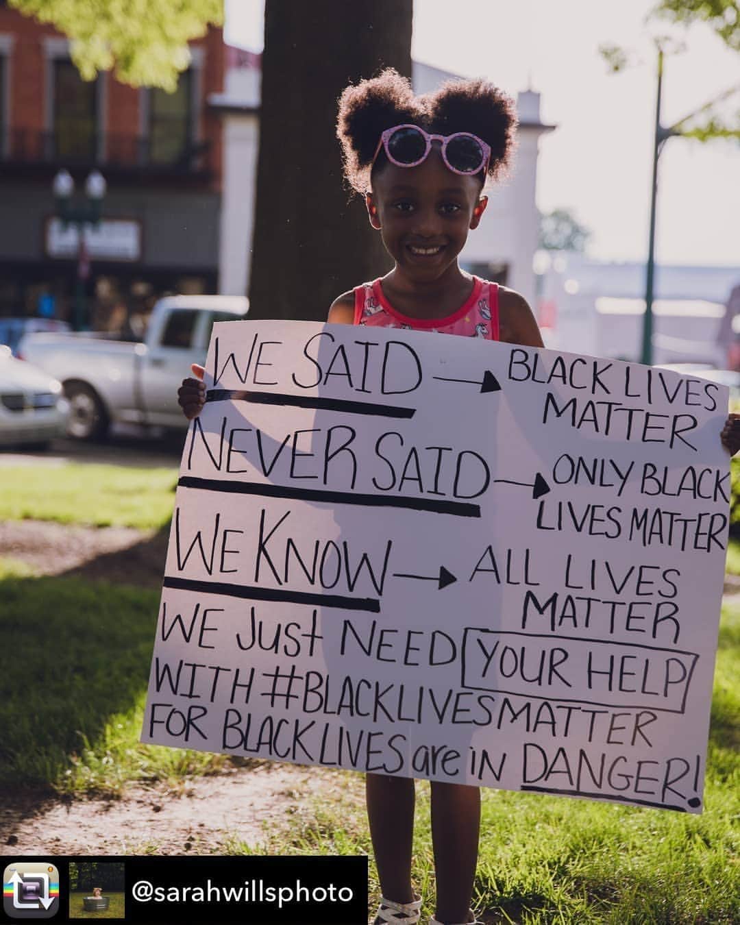 ジェニファー・グレイのインスタグラム：「🖤📷: @sarahwillsphoto  it’s really that simple.  let’s do what needs to be done to make the changes that are shamefully long overdue. #blacklivesmatter #loveistheanswer 🖤」