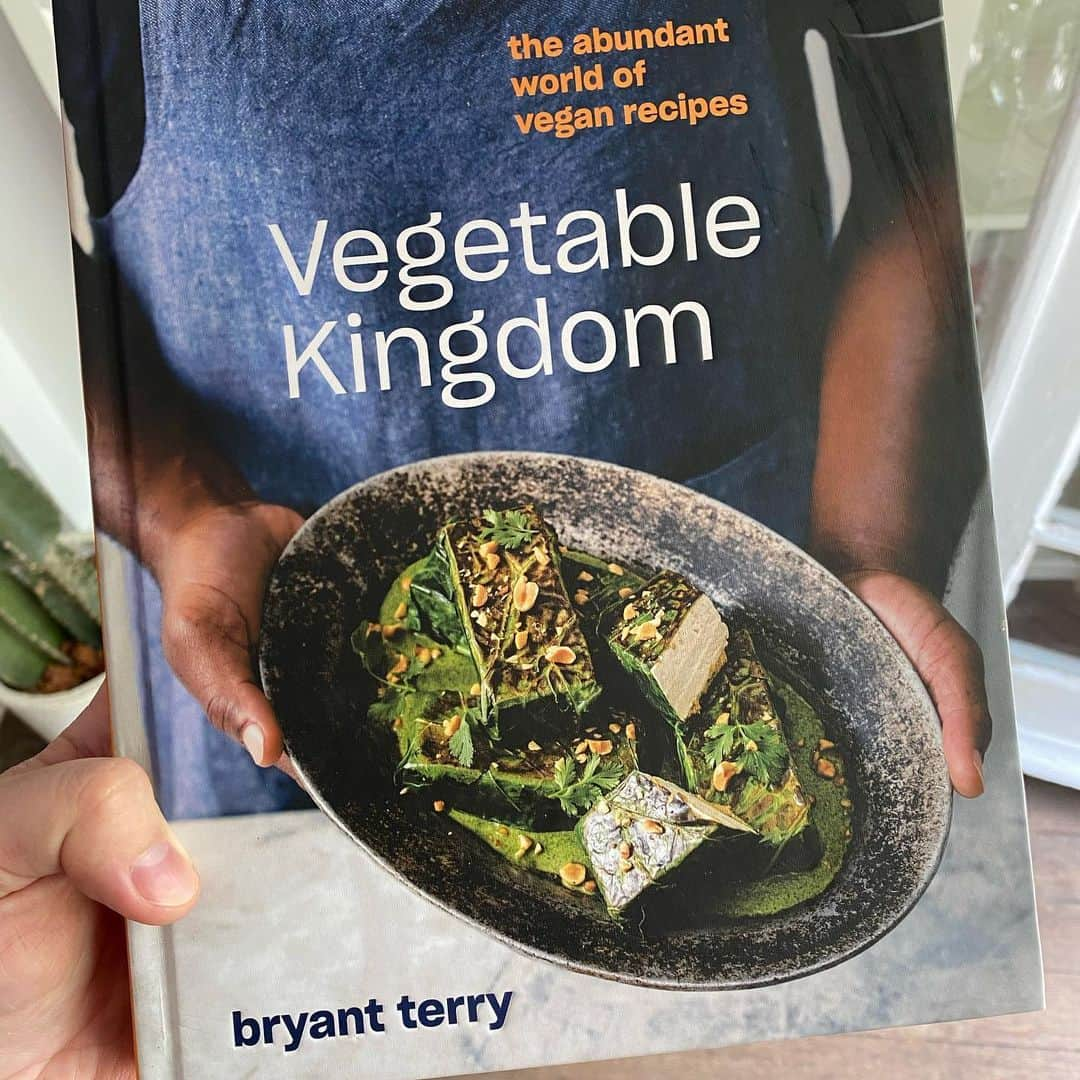 Symmetry Breakfastさんのインスタグラム写真 - (Symmetry BreakfastInstagram)「Warm bean salad with peppers and Pili Pili Oil (game changing oil!) from @bryantterry’s book Vegetable Kingdom with cheesy chive drop biscuits from @sweetpotatosoul book of the same name. Both books are #vegan too 🥰 I’ve been off social media for a few weeks, reading and researching and thinking how I can be the best possible advocate for the widest possible spectrum of diverse voices in the food world. It feels like an enormous job, the weight of the world is on your shoulders and we can all feel a sense of guilt that we haven’t done more before. I want to be inspired into action, not shamed into it. I’ve always tried to be respectful to the communities and cooks that inspire me, giving credit, learning about the origins of food, buying books and using this platform to push and promote people I’ve never met before, to hopefully introduce you, my followers, to them. The Black community has suffered injustice for too long and it will change, but its important to not burn out in pushing for that change. Tabitha Brown @iamtabithabrown said it the other day. Take a break, recharge and then get back to it, because you’re not good if you’ve not got the energy to carry on. So much food for though recently, more for another day. Love to you all 😘」6月7日 15時09分 - symmetrybreakfast