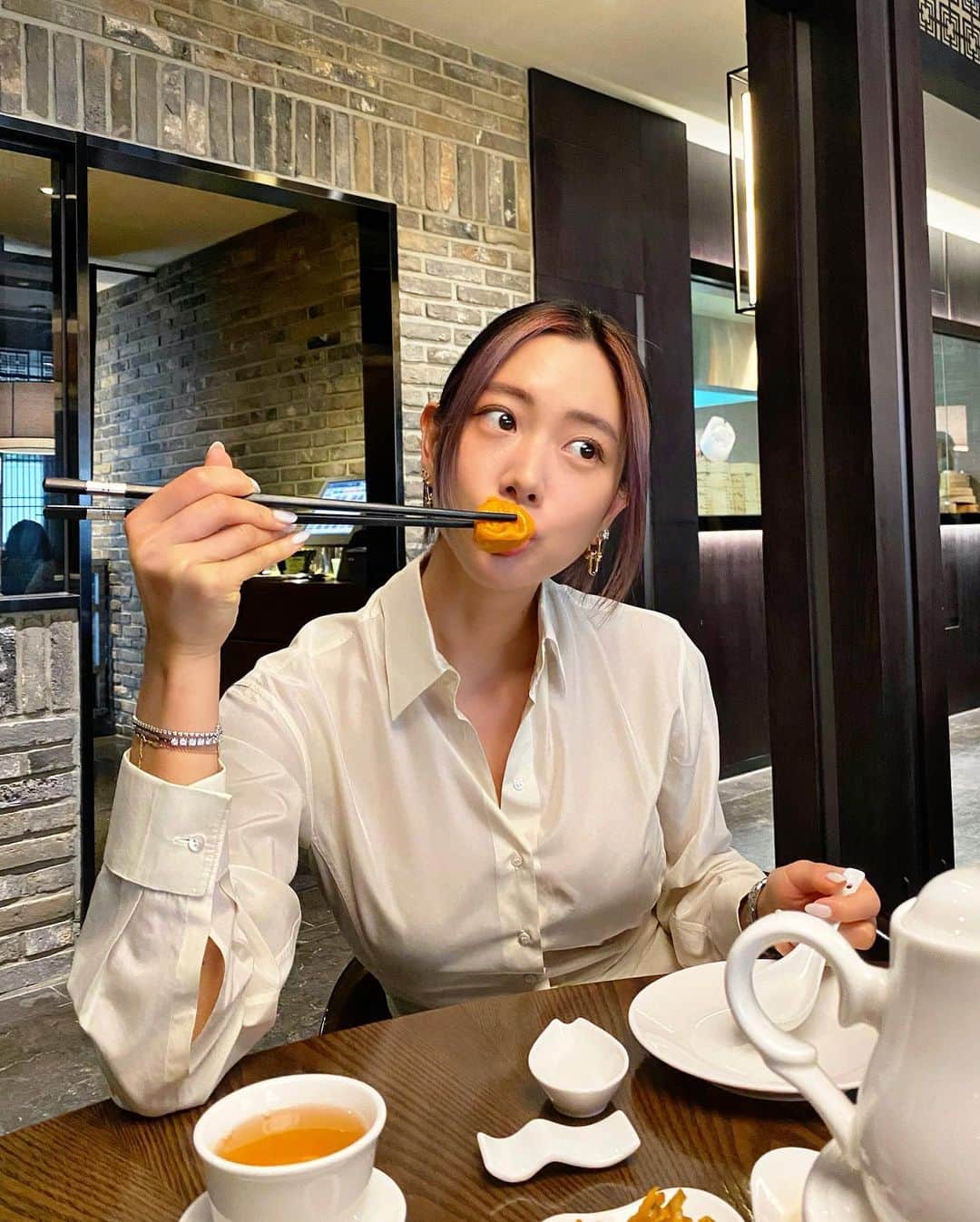 クララさんのインスタグラム写真 - (クララInstagram)「What did you eat for lunch? #🥟 #몽중헌청담 #xiaolongbao one of my favorite places to eat. #😋」6月7日 15時19分 - actressclara