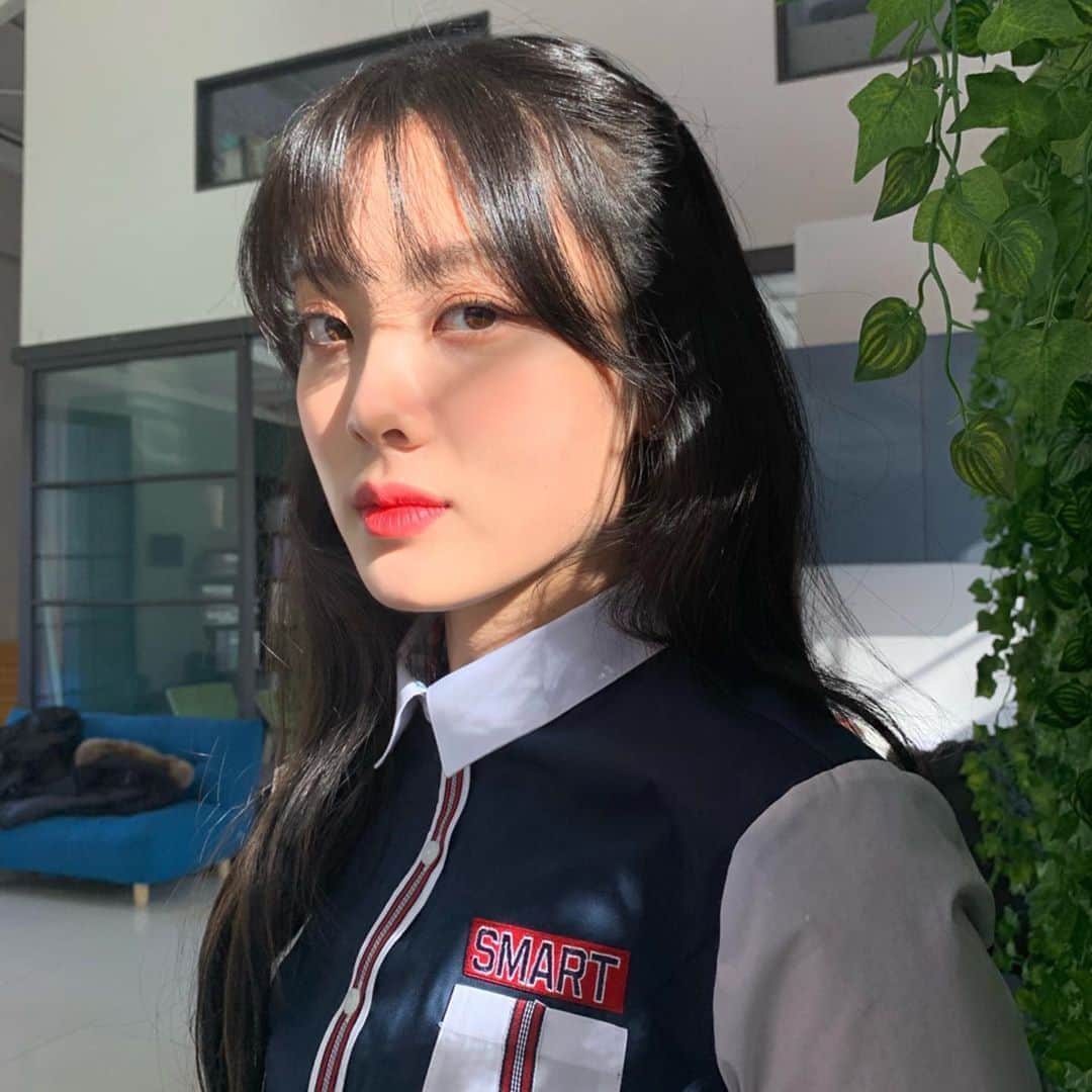 Weki Mekiのインスタグラム：「SMART✏️💙 . . #광고 #스마트교복 #smart #스마트 #wekimeki #Lucy 🌙」