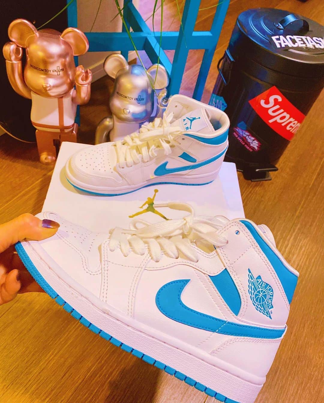 のインスタグラム：「𝑚𝑦 𝑛𝑒𝑤 𝑎𝑖𝑟𝑗𝑜𝑑𝑎𝑎𝑛👟💙 .  #airjordan1 #newkicks」
