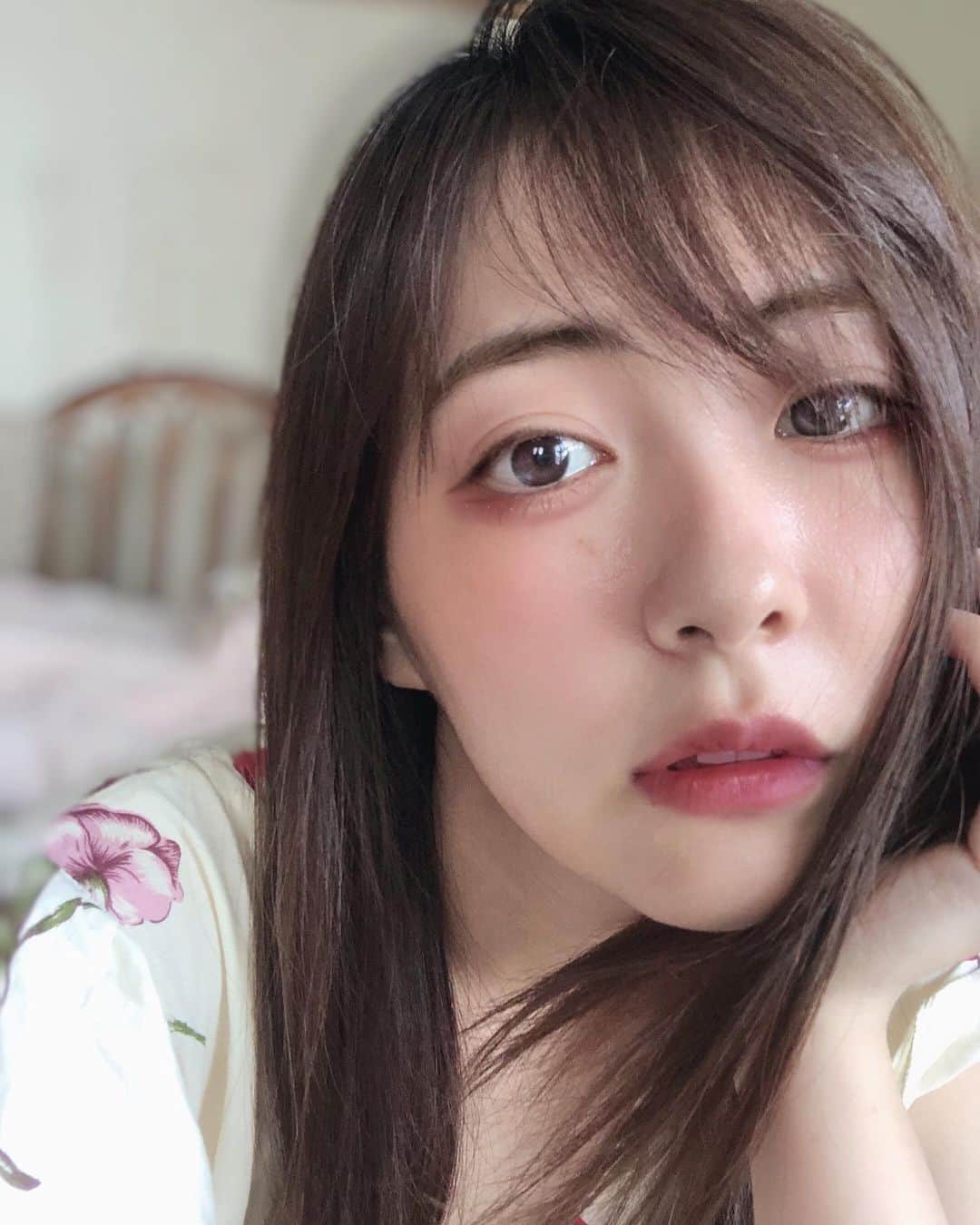 うえむらちかのインスタグラム：「今流行りの #地雷メイク 💄﻿ ﻿ のはずが……﻿ ﻿ 病んでる感が出なくて迷走中笑﻿ 2枚目に至ってはヤンキー感がそこはかとなく溢れる仕様に（おかしいな笑）﻿ ﻿ メイクと同じくらい﻿ 表情作りも大丈夫なんだと悟りました😌﻿ ﻿ もう少し目を死んでる感じにしないとな笑﻿ ﻿ ﻿ #makeup﻿ #メイク #メイクアップ #メイク好きな人と繋がりたい #地雷系女子 #地雷」