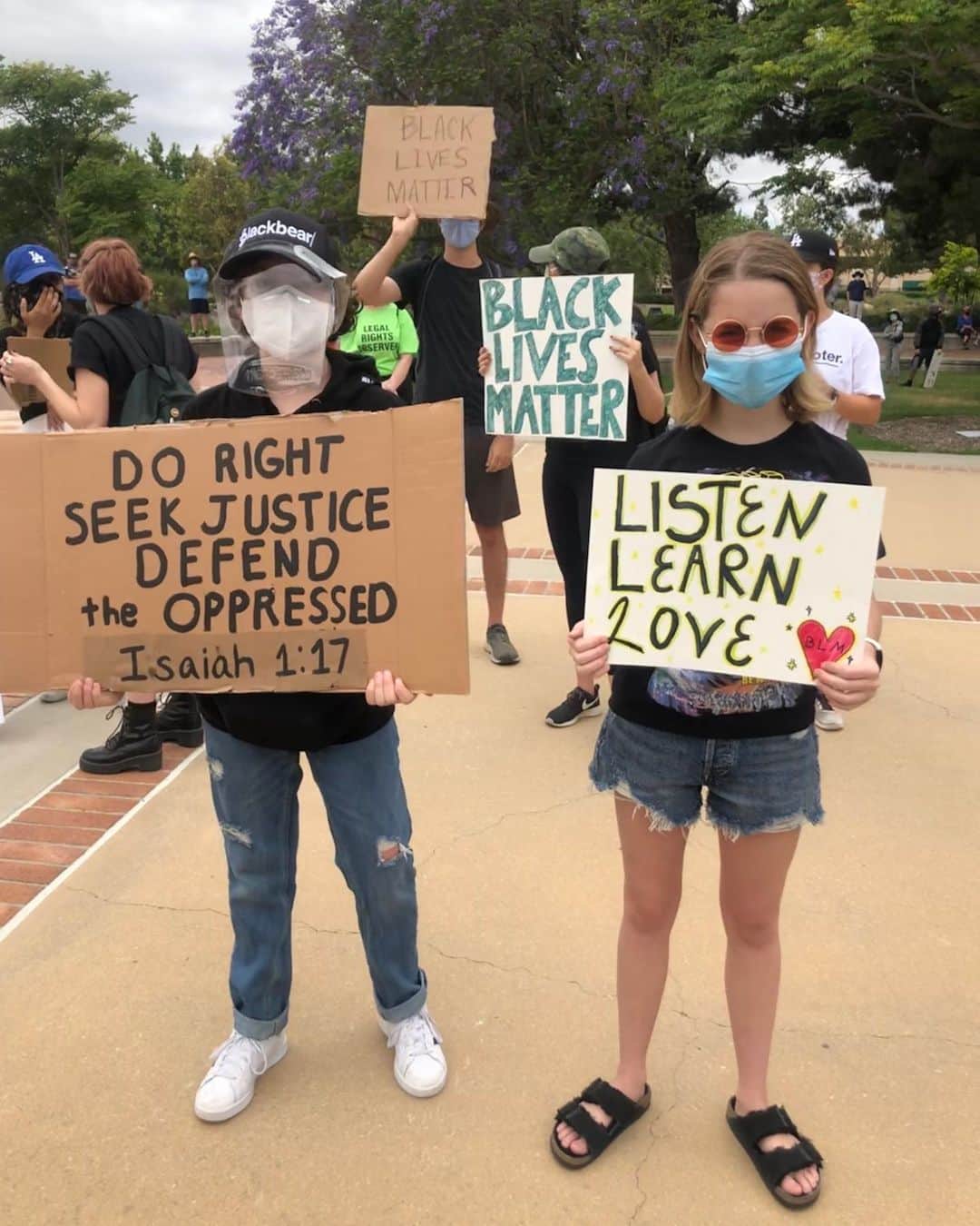 オーガスト・マトゥーロのインスタグラム：「‪“Learn to do right; seek justice. Defend the oppressed. Take up the cause of the fatherless; plead the case of the widow.” Isaiah 1:17‬ ‪How many Black people have been victims of injustice, have been oppressed, have lost their fathers,husbands, mothers, brothers, sisters to racism? We believe God commands us to take up our brothers’ and sisters’ cause and defend them. It’s the right thing to do. ‪#BlackLivesMatter ‬ #justiceforgeorgefloyd  #justiceforbreonnataylor  #justiceforahmaud #nojusticenopeace」