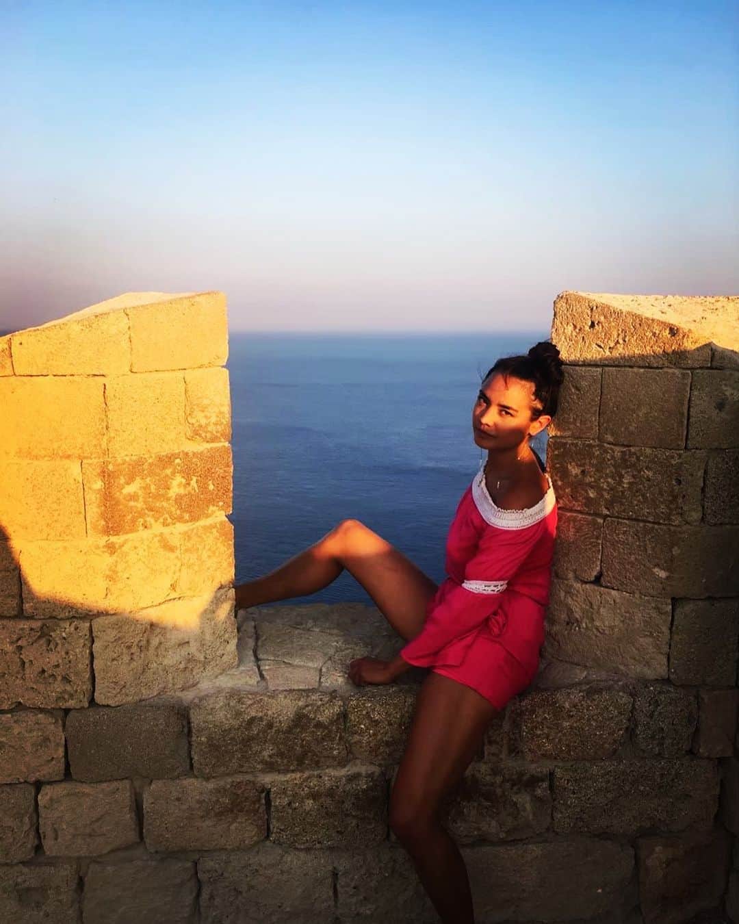 加賀美セイラのインスタグラム：「#Greece #CantWaitToGoBack♥️ #someday #WhenThePandemicIsOver #また行きたいな　#ヨーロッパ　#早く行けるようになるといいね 🌈🌴🌊🏔🏝」