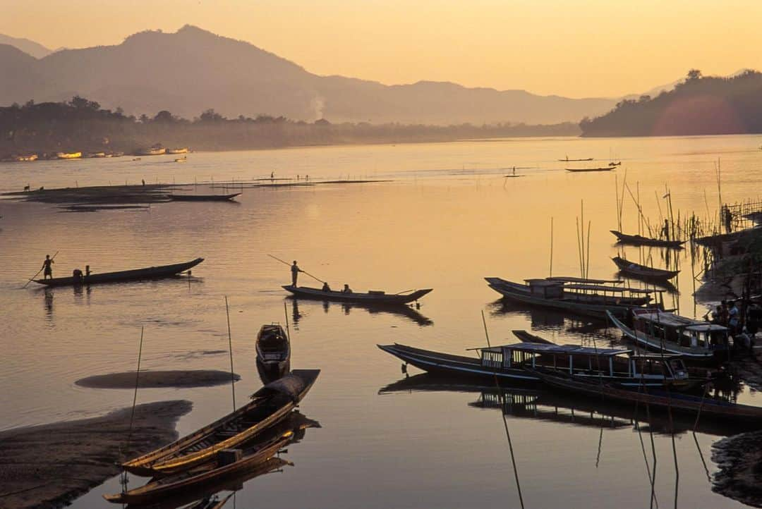 Michael Yamashitaさんのインスタグラム写真 - (Michael YamashitaInstagram)「Troubled waters: the Mekong River is in crisis, at its lowest level in a hundred years. A drought in the lower basin countries of Thailand, Cambodia, and Vietnam coupled with new dams built upstream in Laos and China, have exacerbated a perilous water shortage largely caused by climate change. With the drastically reduced water levels affecting food crops grown on its banks and fish stocks that have fallen sharply, many of the 60 million people who depend on it have been forced to give up their former livelihoods as farmers and fishermen.  Here’s what the healthy banks of Luang Prabang looked like back in the 90’s when I traveled the river from its source on the Tibetan Plateau to its mouth in Vietnam’s Mekong Delta. Hoping that the approaching rainy season will be long and heavy this year. . #LuangPrabang #Laos #MekongRiver #mekong」6月7日 7時21分 - yamashitaphoto