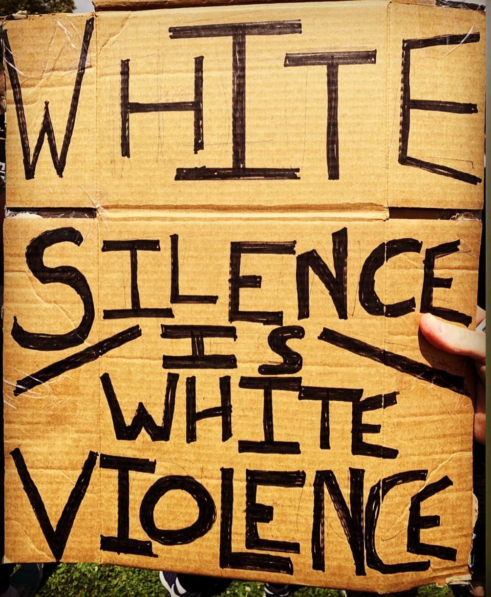 バーレット・フォアのインスタグラム：「“Speaking out against white supremacy and race-based violence does not make you anti-white, anti-police, right or left. It makes you pro-justice. Pro-black life. Pro accountability. And pro-racial equality. Caring about the life of another isn’t political – it’s human.” —Shannon Griffin @literally_cultured  #sayhername #sayhisname #peacefulprotest #protest #blm #blacklivesmatter」