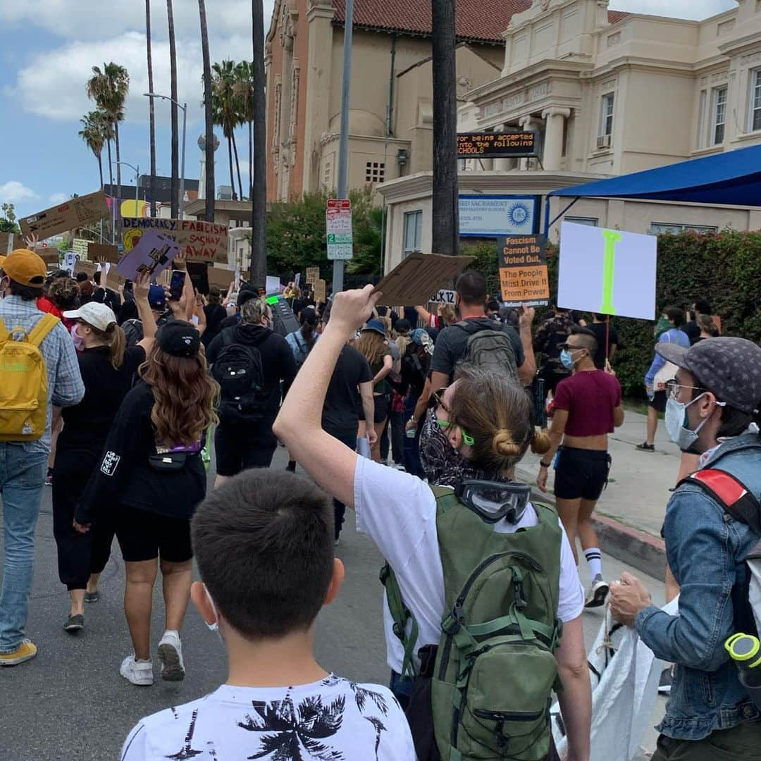 メアリー・リン・ライスカブさんのインスタグラム写真 - (メアリー・リン・ライスカブInstagram)「Took my son to Hollywood today to put in our voice for justice and equality #blacklivesmatter #stoppolicebrutality」6月7日 8時10分 - marylynnrajskub