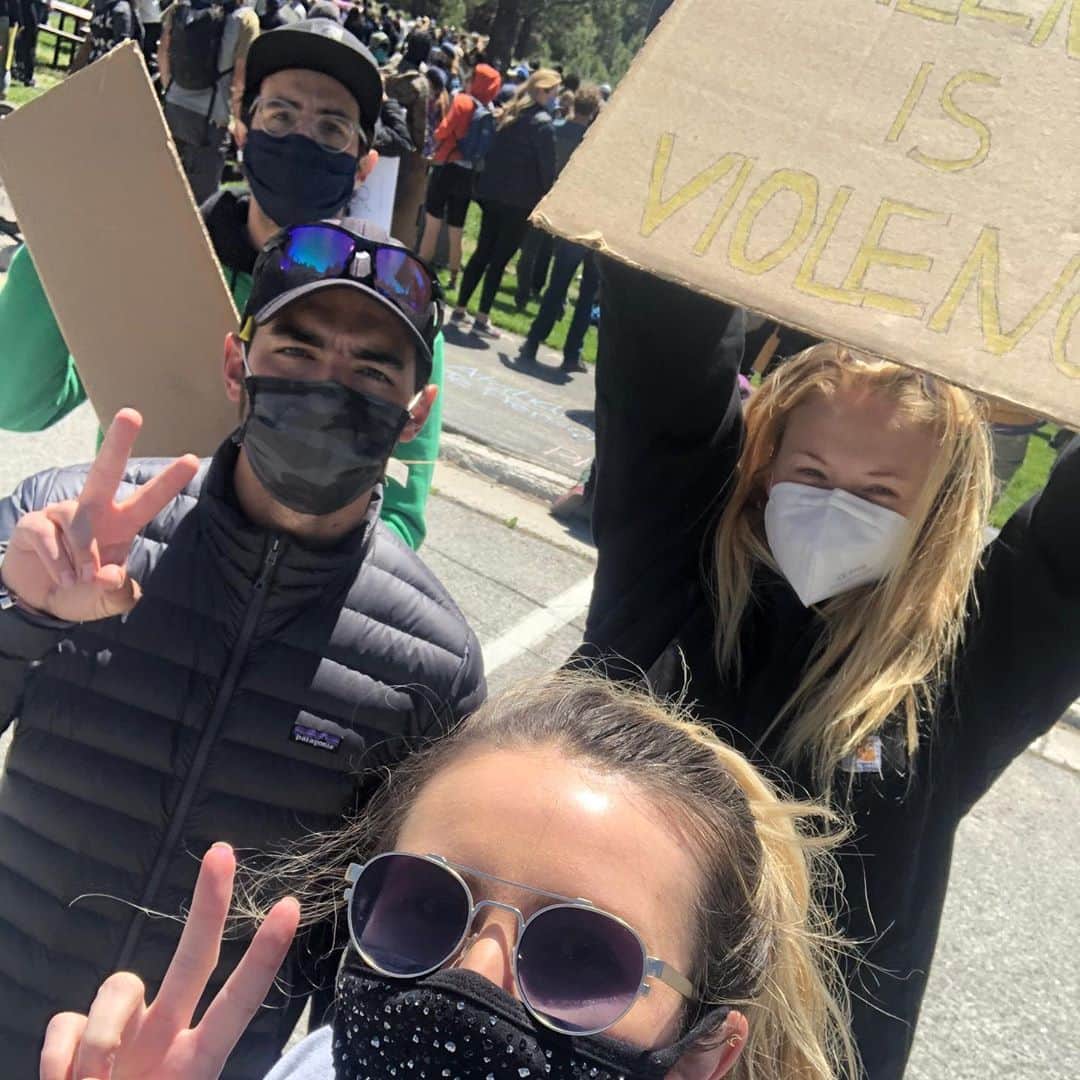 ジョー・ジョナスのインスタグラム：「Black Lives Matter. ❤️」