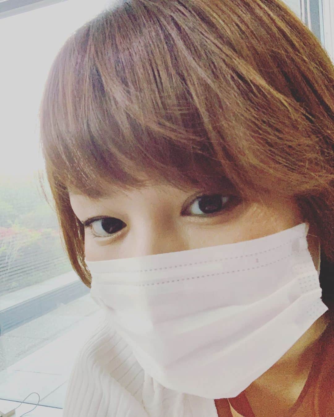 中澤裕子のインスタグラム：「もうすぐ生放送 打ち合わせ ・ 久しぶりにスタジオに入ります  #RKB #サンデーウォッチ」