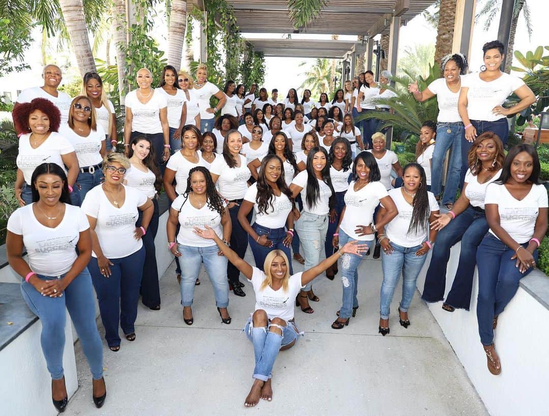 ネネ・リークスのインスタグラム：「I’m so proud to be part of this amazing circle of beautiful strong self made successful entrepreneurial women from around the world!  I can recall just last year in November when we wanted to host our first annual LOS Conference in Miami Fl. We chose a hotel on the beach that we thought would be perfect but to my surprise, after getting the run around for a few weeks, countless phone calls and emails, we learned they didn’t want a group of black women there! (can you guess which hotel that was) This all happened just days before the events were to take place. We were left scrambling for a host hotel! Most Sponsors we approached seem to have given out all their funds as well so they couldn’t support us. Side eye! but i was determined to make it happen for these ladies! I put up my own money! I later got a phone call from an amazing beach hotel that said....we want you all here at our hotel.  You can’t stop greatnesses! We are now planning our 2nd annual Ladies Of Success conference in Miami Fl November 5th -8th  If you are a entrepreneurial woman “eating the fruit of your labor” and looking to join a circle of successful, fun, business like minded women that fellowship with each other, engage in compelling conversations, support, uplift, motivate, connect and learn ways to increase your bottom line. Join us! Go to ladiesofsuccessmiami.com or send me an email: booknene@gmail.com and let me be your connector. This is a circle that you have to chosen to be part of so in your email, tell us a little about yourself and business. There is a few to join the circle and to stay in year round, there’s a small monthly fee. If you don’t have fab friends, well here they are! Doctors, lawyers, event planners, a liquor brand owner, concrete company owner, restaurant owners, public relations companies and more」