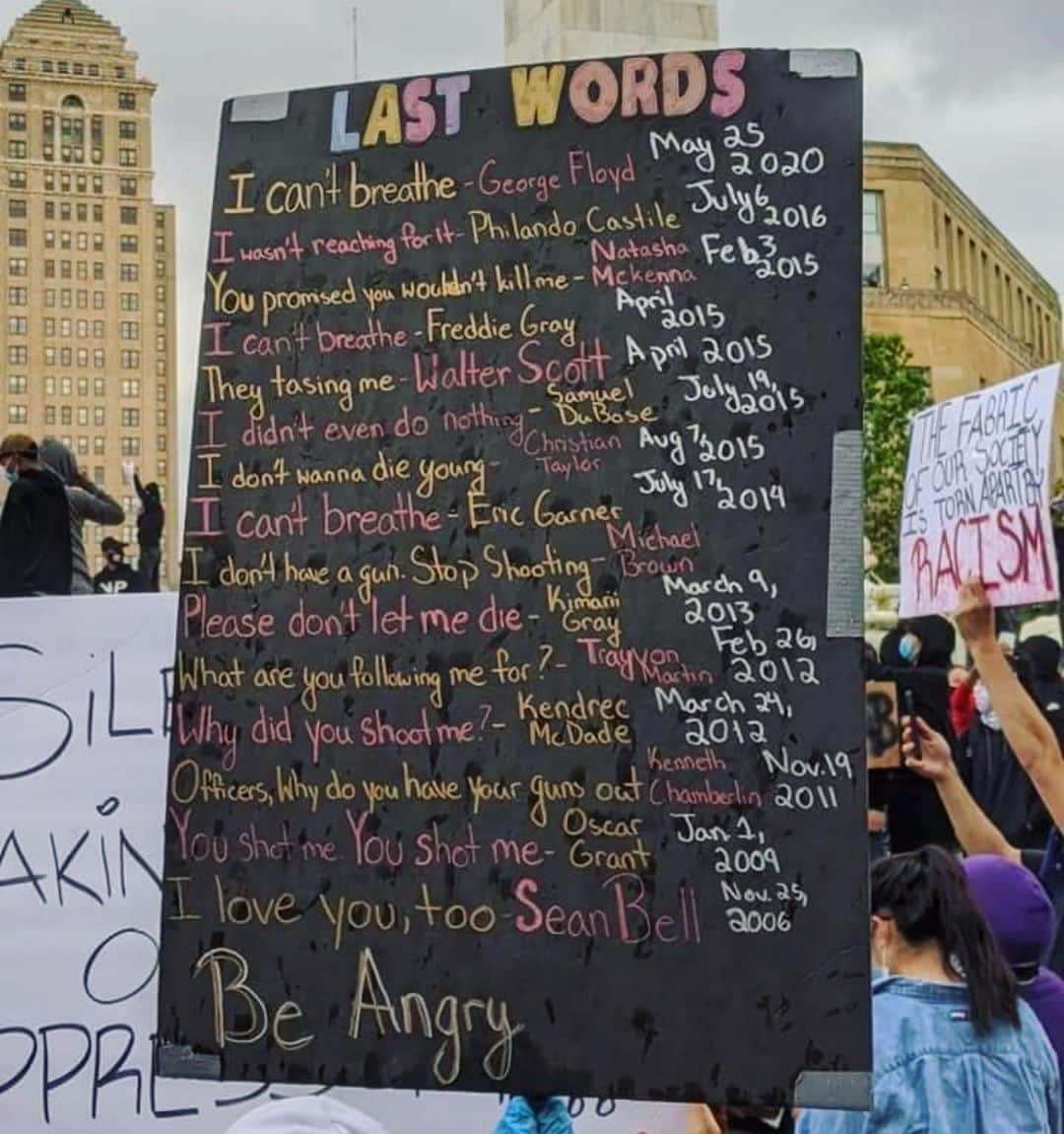 Elizabeth Chambers Hammerのインスタグラム：「Please read these words, imagine their last moments (all 8 minutes and 46 minutes) and swipe to learn more. Please click on the #8cantwait link in my bio to demand change TODAY. Together, these 8 policies can reduce police violence that results in death by 72% 🖤 The second photo is part of a presentation by Dallas-based artist, #JammieHolmes in hopes of encouraging, “a need for unity and the understanding that what happened to George Floyd is happening all over America.” #justiceforgeorgefloyd  #blacklivesmatter」