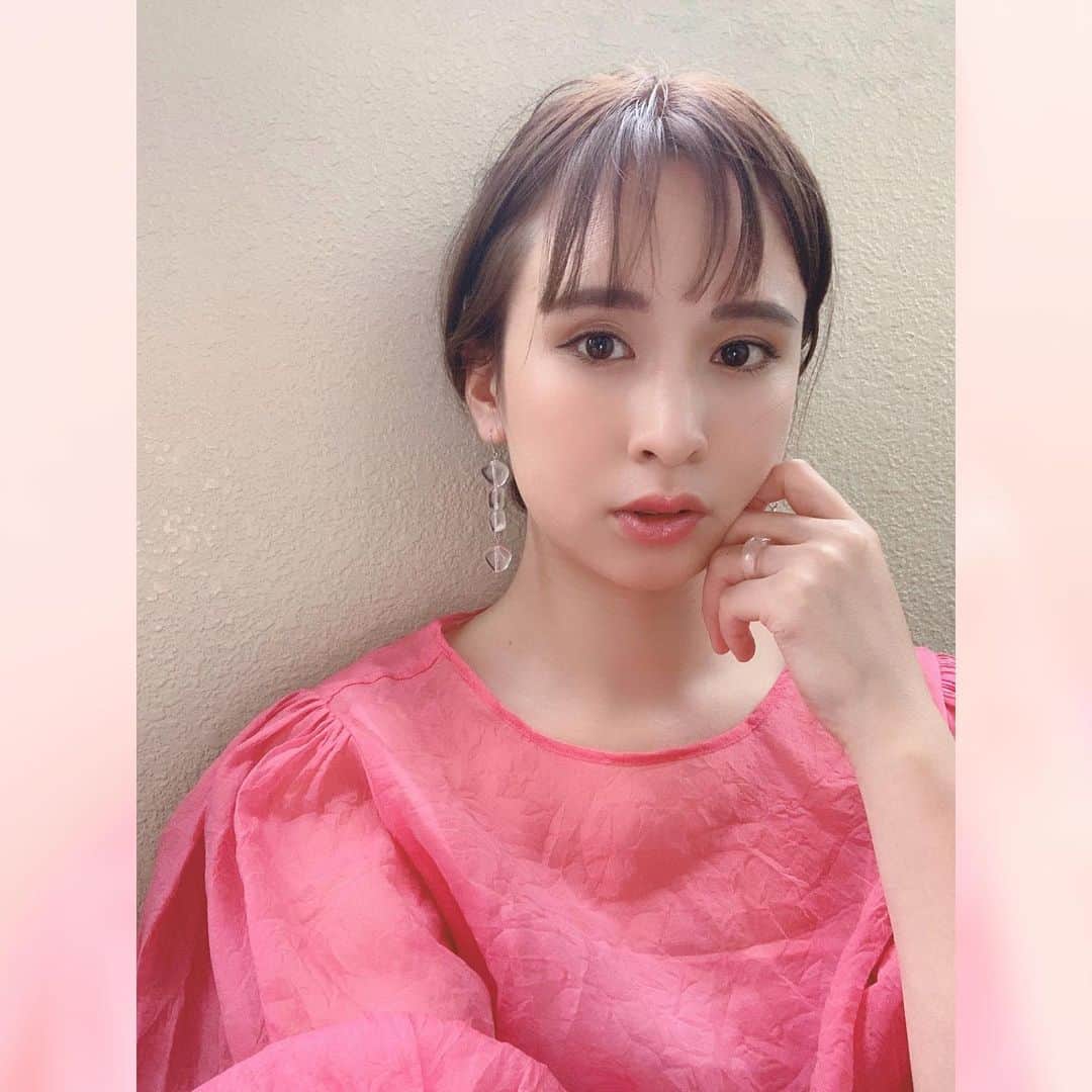 持永真実のインスタグラム：「前髪切ったぞ〜❤︎ 分けてたときの名残でパックリ割れやすいからブロー頑張ってる🌬 #後ろ髪は絶賛伸ばし中」