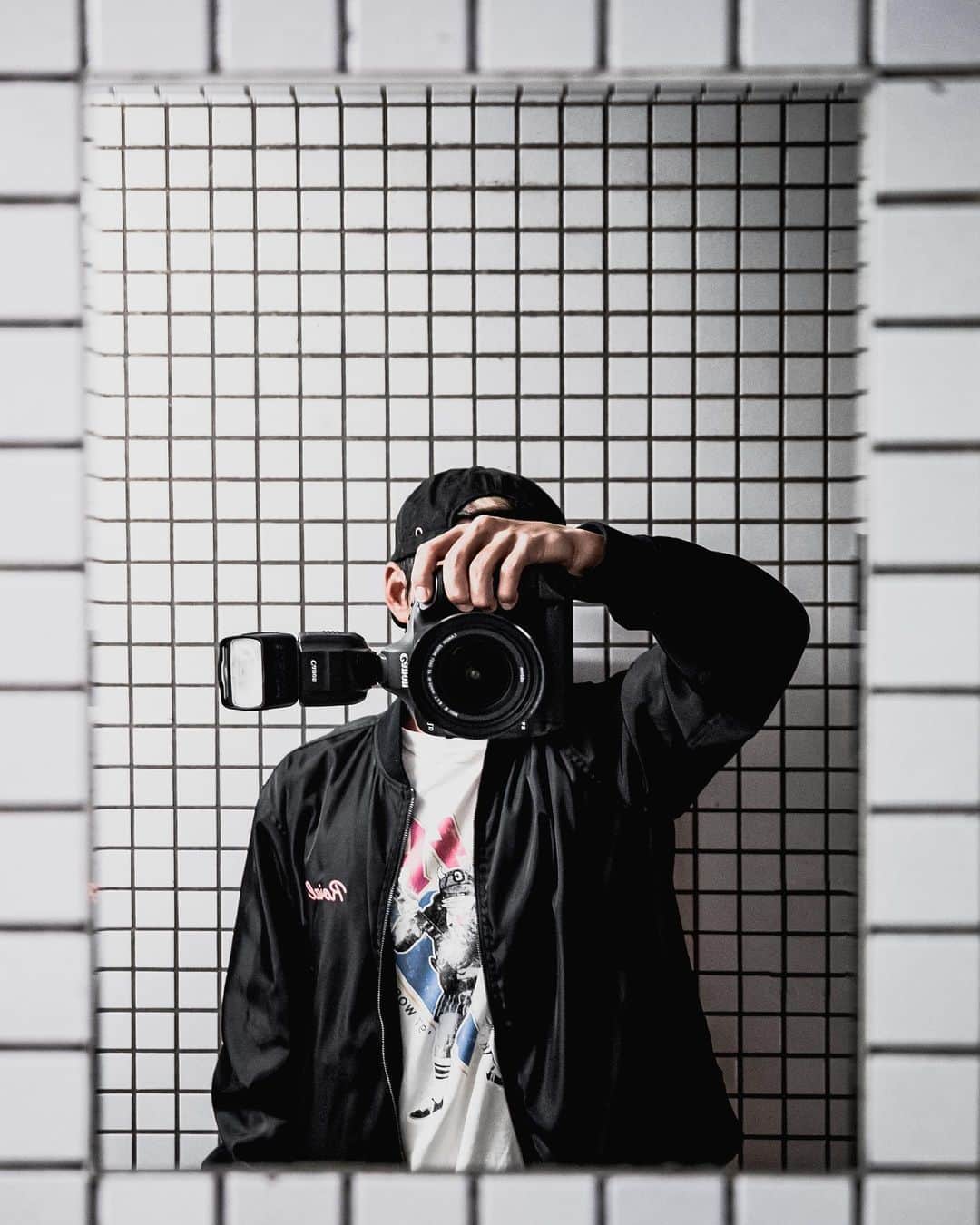 山中海輝のインスタグラム：「Here is my camera setup for night shooting. plz check it out my collections  from @dear__sir .  夜の撮影の時の機材。 自分のクリエイティブを　@dear__sir に詰め込んでいるので是非みてください。」