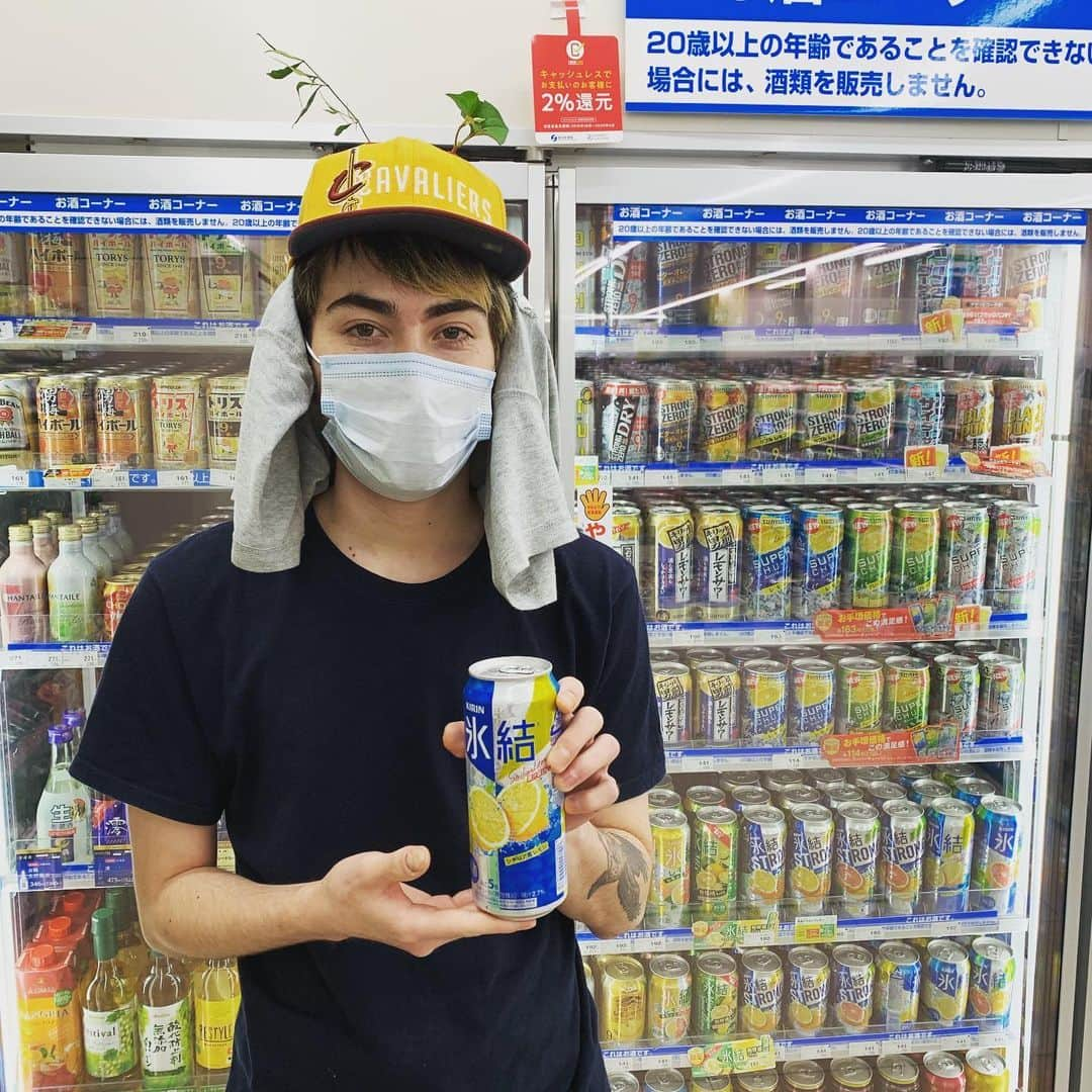 James Jのインスタグラム：「田舎県田舎町田舎育ち田舎広場原点飲み」