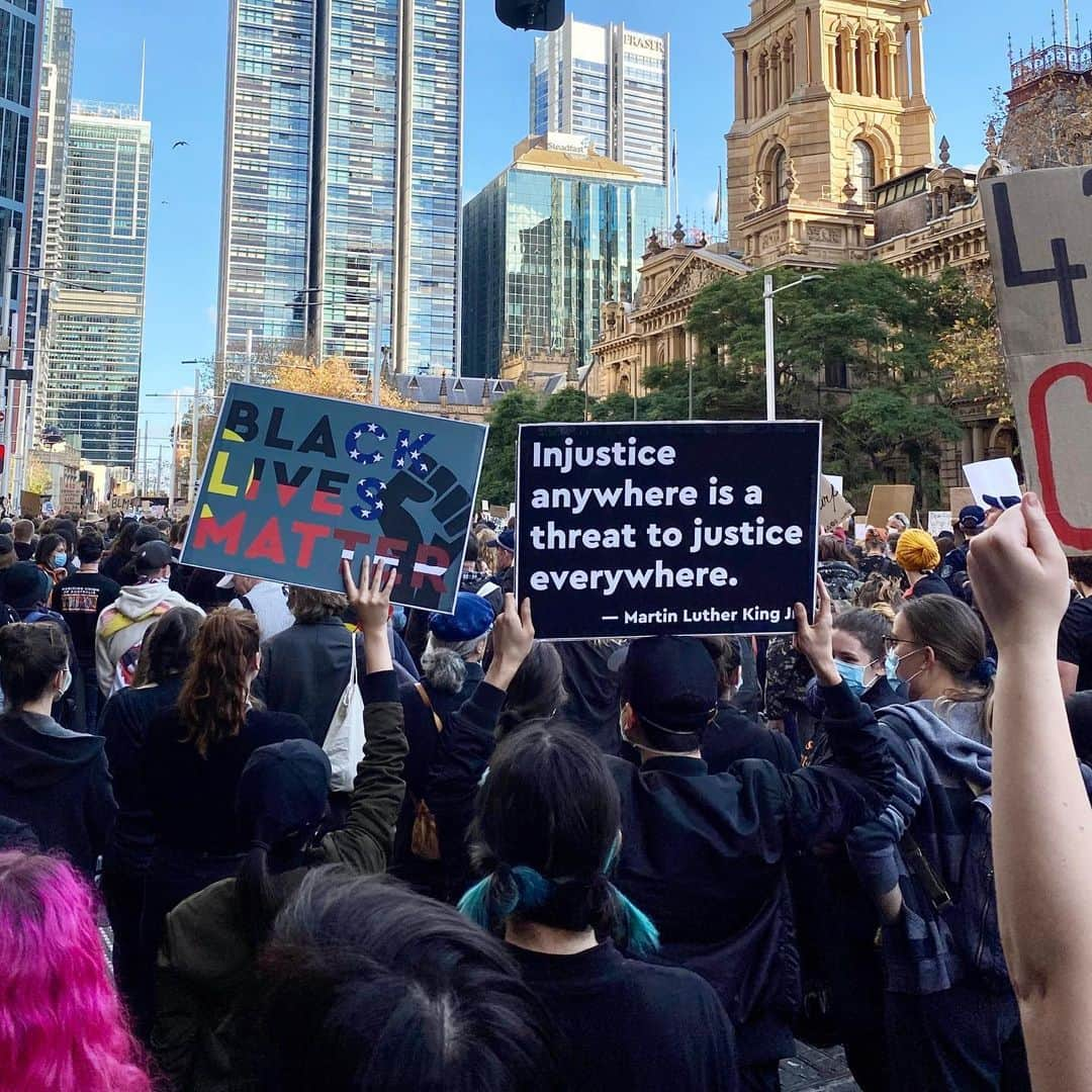 Ania Milczarczykのインスタグラム：「Seems kind of weird to attend a protest asking for a basic human right but here we are. I’m very proud to have stood among the THOUSANDS of people who came together in Sydney yesterday to show I always have, always will - stand with you ✊🏼✊🏿✊🏾✊🏽✊🏻」