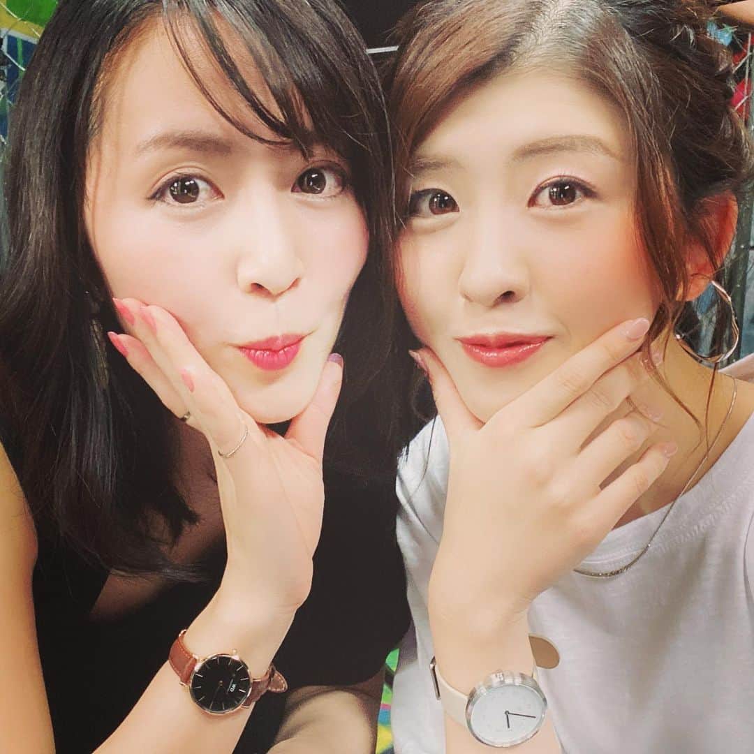 浜田真衣のインスタグラム：「好きなことは好きと言う♡ やってみたいことはやってみる🍀  ただ、それだけなのです😍！！ きっと、毎日がワクワクするよ♡  隣はMONA同期のゆうちゃん♡  #instalike #japanese #instagood #monaカフェ #浜田真衣 #撮影おふしょっと」