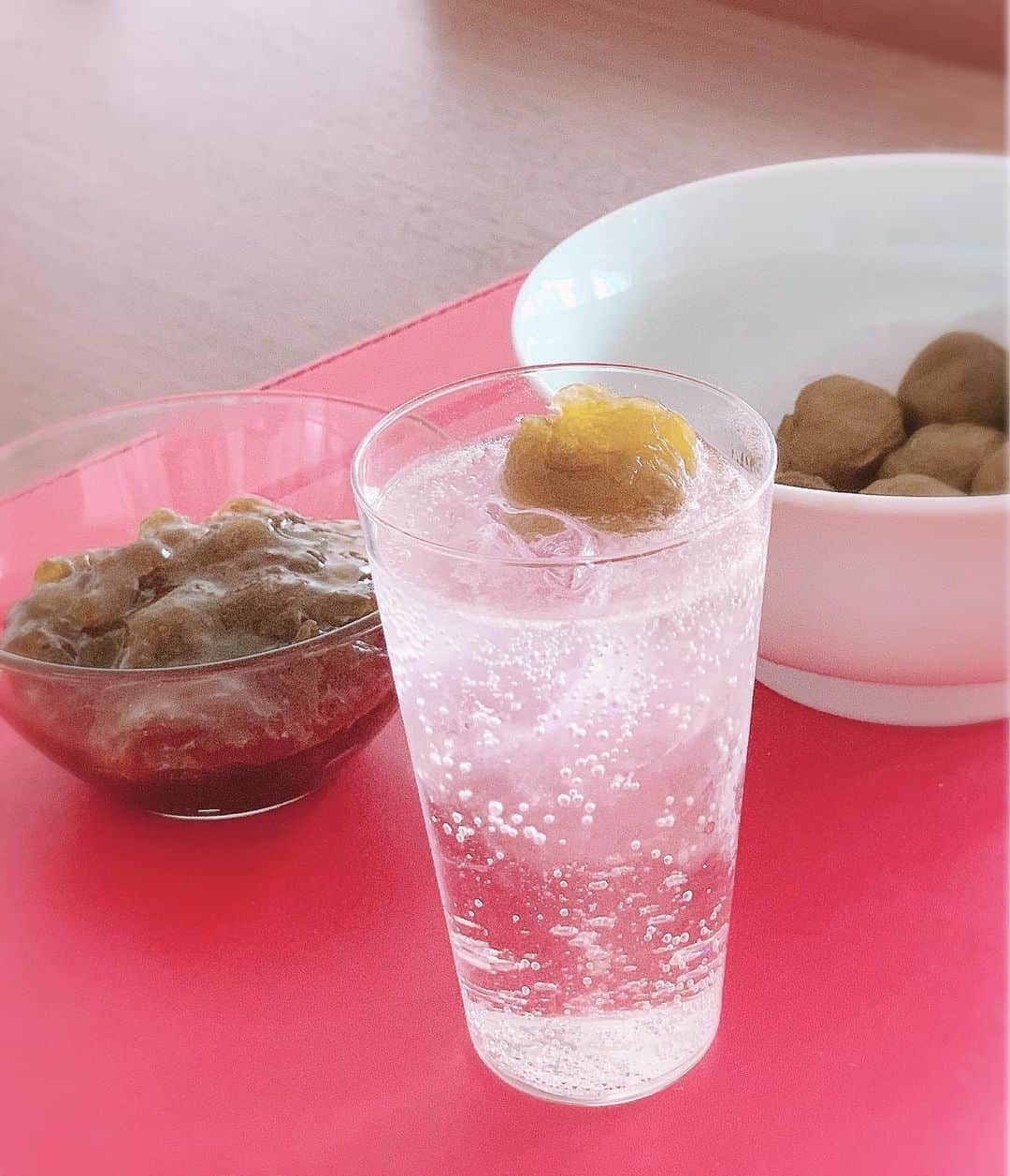のインスタグラム：「店頭に出始めた旬の梅で作った梅シロップを、炭酸水で割ったら美味しい❣️ 残りの梅でジャムも♡  #朝食  #よい一日を #ジャムがもずくにしか見えない🙄 16時半から　#サンデーステーション 見てね」