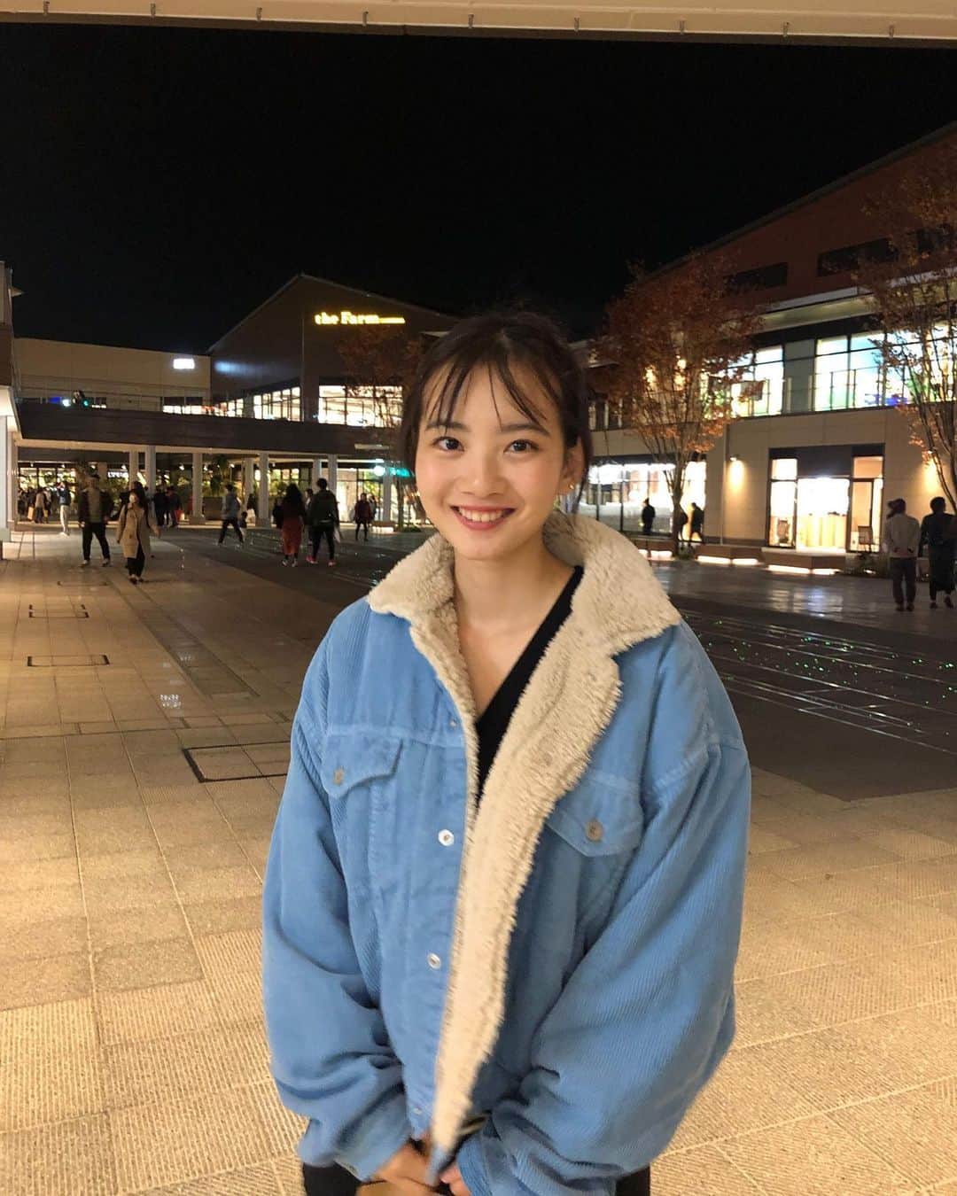 青山舞莉のインスタグラム：「外あつすぎ！ 自粛期間一番ちょうどいい温度だったのにー 今はすーぱーあつすぎおーまいがー & 今日か明日の夜にyoutubeのせるね！ #ミーの毎日 #ミーコーデ」
