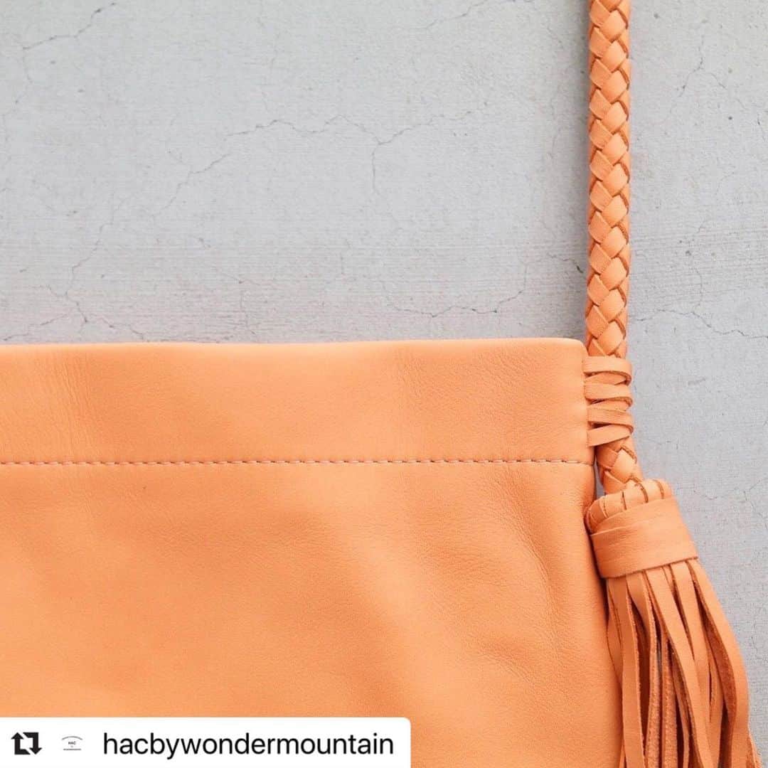 wonder_mountain_irieさんのインスタグラム写真 - (wonder_mountain_irieInstagram)「#Repost @hacbywondermountain with @make_repost ・・・ _ KO / ケーオー “fringe bag (M)” ￥53,350- _ 〈online store / @digital_mountain〉 https://www.digital-mountain.net/shopdetail/000000011751/ _ 【オンラインストア#DigitalMountain へのご注文】 *24時間注文受付 *送料無料 tel：084-983-2740 _ We can send your order overseas. Accepted payment method is by PayPal or credit card only. (AMEX is not accepted)  Ordering procedure details can be found here. >> http://www.digital-mountain.net/smartphone/page9.html _ blog > http://hac.digital-mountain.info _ #HACbyWONDERMOUNTAIN 広島県福山市明治町2-5 2階 JR 「#福山駅」より徒歩15分 (水・木 定休) _ #ワンダーマウンテン #japan #hiroshima #福山 #尾道 #倉敷 #鞆の浦 近く _ 系列店：#WonderMountain @wonder_mountain_irie _ #KO #ケーオー #岡本敬子 (@kamisan_sun)」6月7日 10時19分 - wonder_mountain_