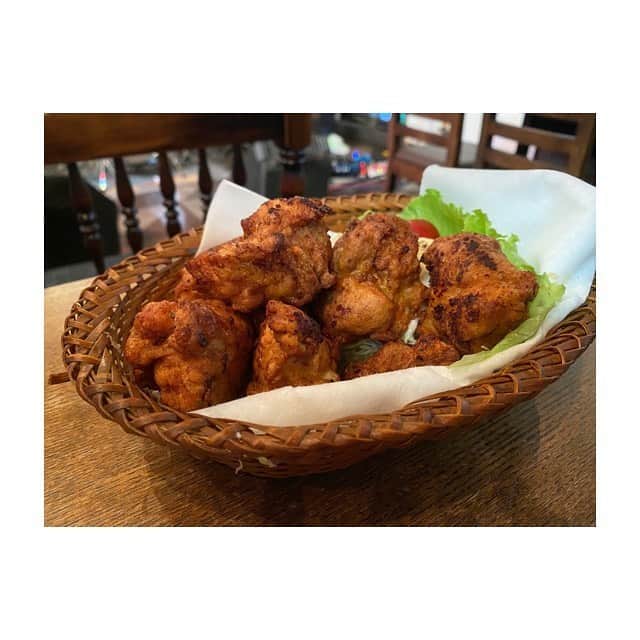 乃下未帆さんのインスタグラム写真 - (乃下未帆Instagram)「唐揚げを食べに行ったら めちゃくちゃかっこいい人たちが 音楽をやっていました！ ソーシャルなディスタンシングで、 でしたが音楽は密でした！ 換気しまくり、歓喜しまくりました！ 除菌拭き拭き、体内もしっかりアルコール消毒！  控えめに言っても最高な夜でした。 雷様をバッグに従えてのFrankensteinやば。」6月7日 10時31分 - noshita34