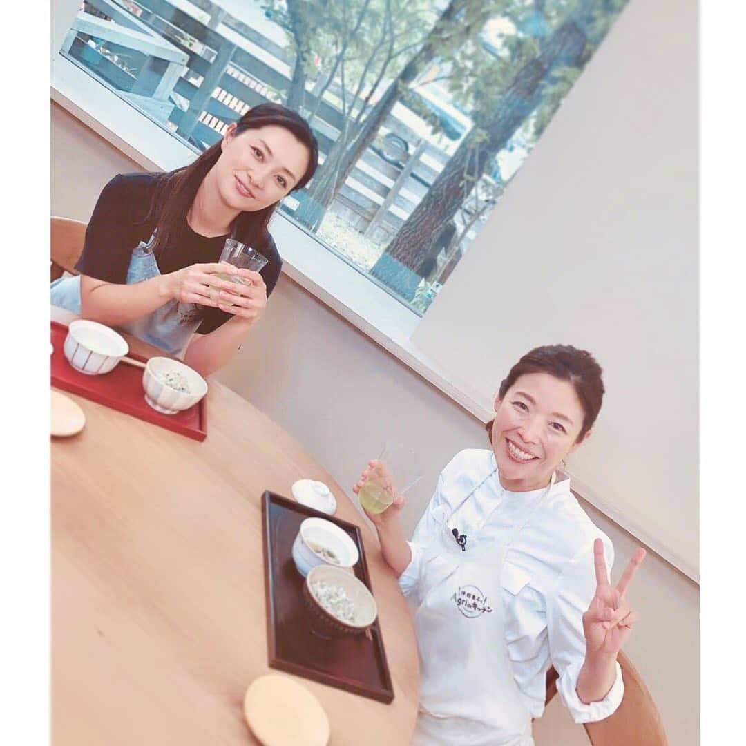 伴都美子さんのインスタグラム写真 - (伴都美子Instagram)「✔️﻿ ﻿ 次回の食材はなんとお茶！﻿ ﻿ 上品な味わいに感動しました。﻿ ﻿ ぜひご覧ください。﻿ ﻿ お楽しみに✨﻿ ﻿ ﻿ KAB熊本朝日放送  毎週金曜19:54〜﻿ 「伴 都美子とAgri de キッチン」 ﻿https://www.kab.co.jp/agridekitchen/﻿ ﻿ ﻿ ﻿ ﻿#熊本朝日放送 #伴都美子とagrideキッチン #渡辺夏子 さん#ja熊本 #jaあしきた #ぐり茶」6月7日 10時49分 - van._doasinfinity