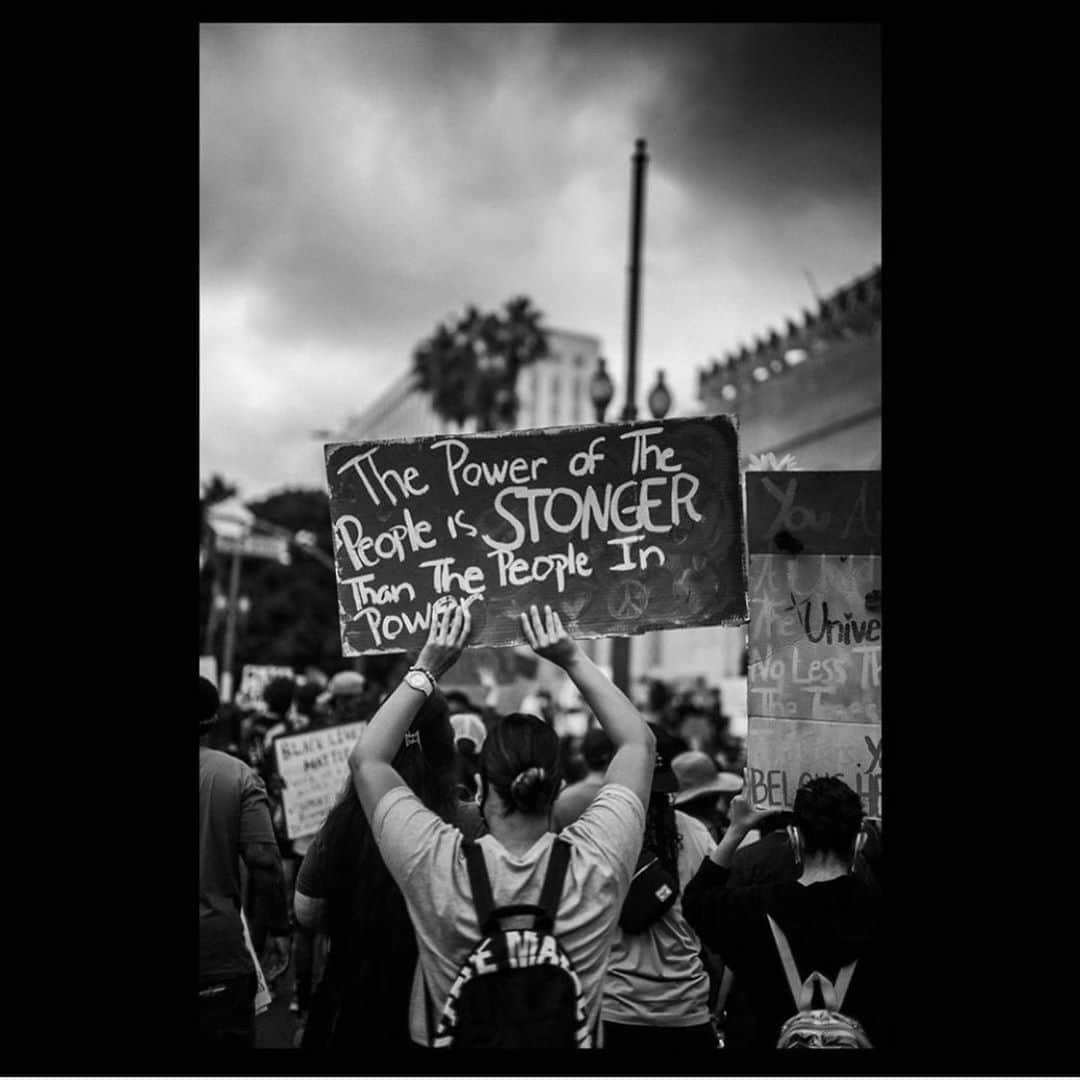 ヘイリー・キヨコのインスタグラム：「We are all so highly charged with passion over the horrible cruelty of racism, and we should be. Some of us are outraged, some of us are grieving, and many of us are learning and listening.  There are so many layers. How will we demand justice with longevity? What can we do in our industry to help reallocate our funding to resources that benefit the black community? How do we continue to educate ourselves and unify? How to live, and breathe anti-racism and actively apply it.  And to honor our pledge as an ally every day, not just when it's a news topic. To be there for our brothers and sisters. To mobilize people to vote. This is an extremely challenging time for everyone’s mental health and I just want to acknowledge it and let you know it's okay to refuel. To reset. I’m with you.  To my fellow allies around the world - This fight is for the long haul and we need all of the strength and endurance we can muster to protect one another and build a better system that represents us all.  We need your mental strength and longevity. We are fighting for too many innocent Black lives that should’ve never been lost.  We are fighting for our future. I am taking time to process it all and put that knowledge into productive actions. Vote. Protest. Volunteer. Educate. Practice. Learn. We need all avenues that lead to justice. If we can’t find the hope, we must be it. Love you all so much. ❤️ 📷: @mikeistheboss」
