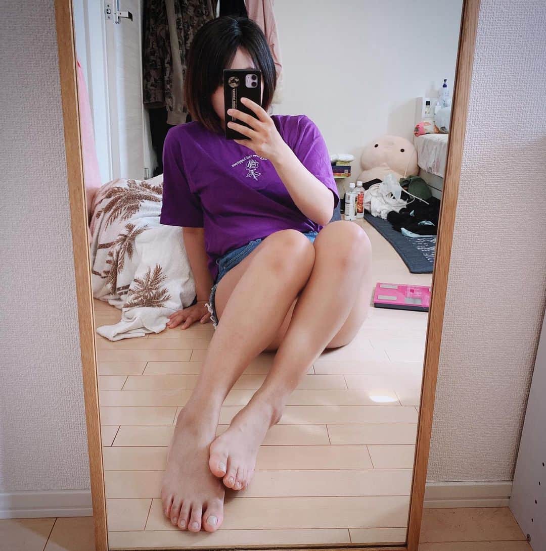 SIRIUSさんのインスタグラム写真 - (SIRIUSInstagram)「#ootd 請忽略有點雜亂的背景 疊衣服很麻煩的🤣 水瓶是拿來健身的🤣 . . #dailylook #cute #kawaii #smile #stayhome #staysafe #stayhealthy #legs #tights #stockings #taiwanesegirl #japan #girl #fitness #quarantine #instadaily #instagood #fashion  #コーデ #ファッション #かわいい #美脚 #タイツ #ストッキング #美尻  #穿搭 #腿控 #個性」6月7日 11時09分 - sirius_4102